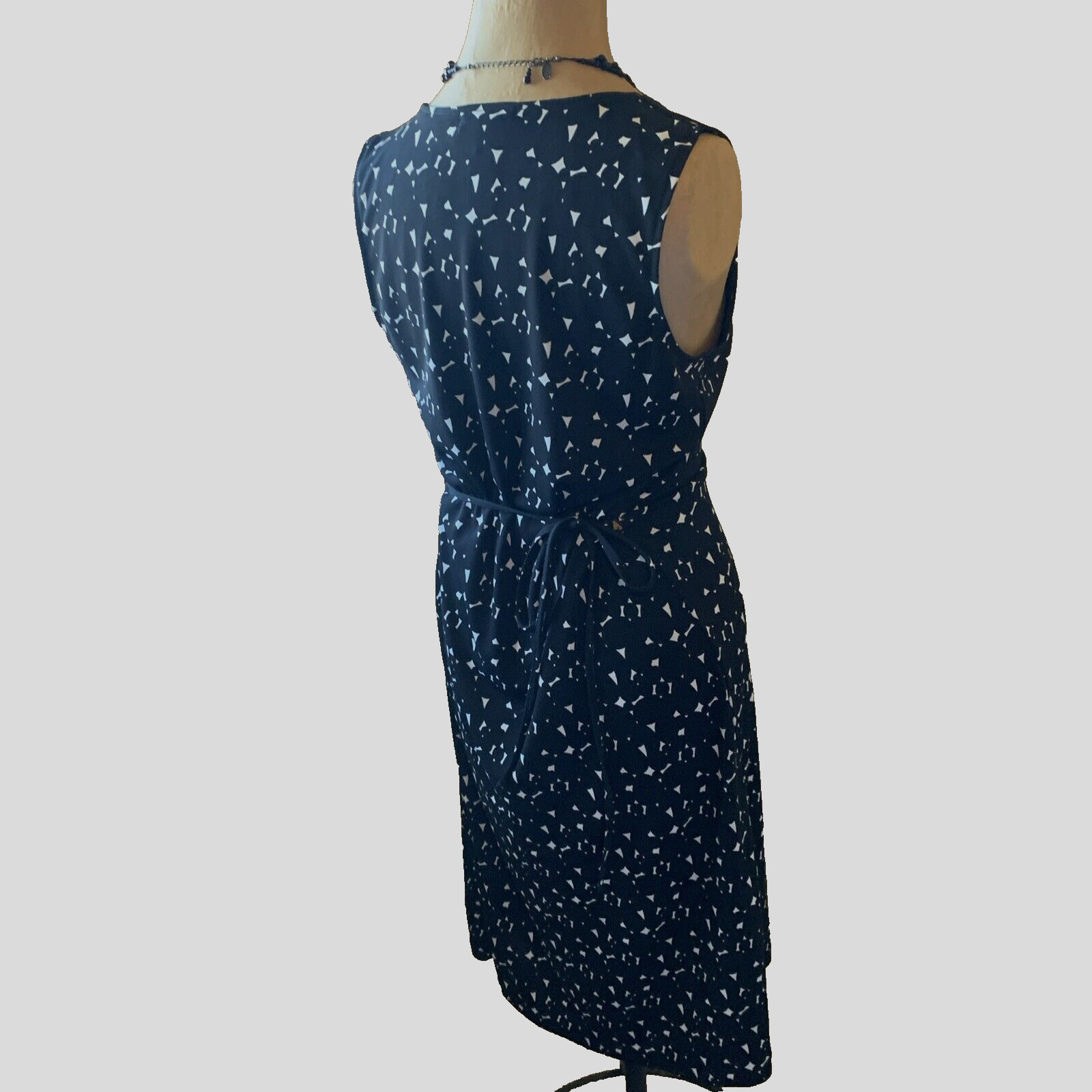 Vintage Wrap Dress Size M Sleeveless Black White Geometric Midi Wedding Guest