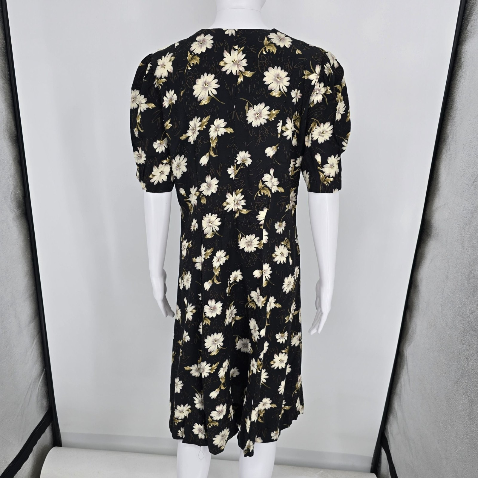 Vintage 1990s Caroline Wells Collection Pilgrim Collar Black Floral Dress (8/M)