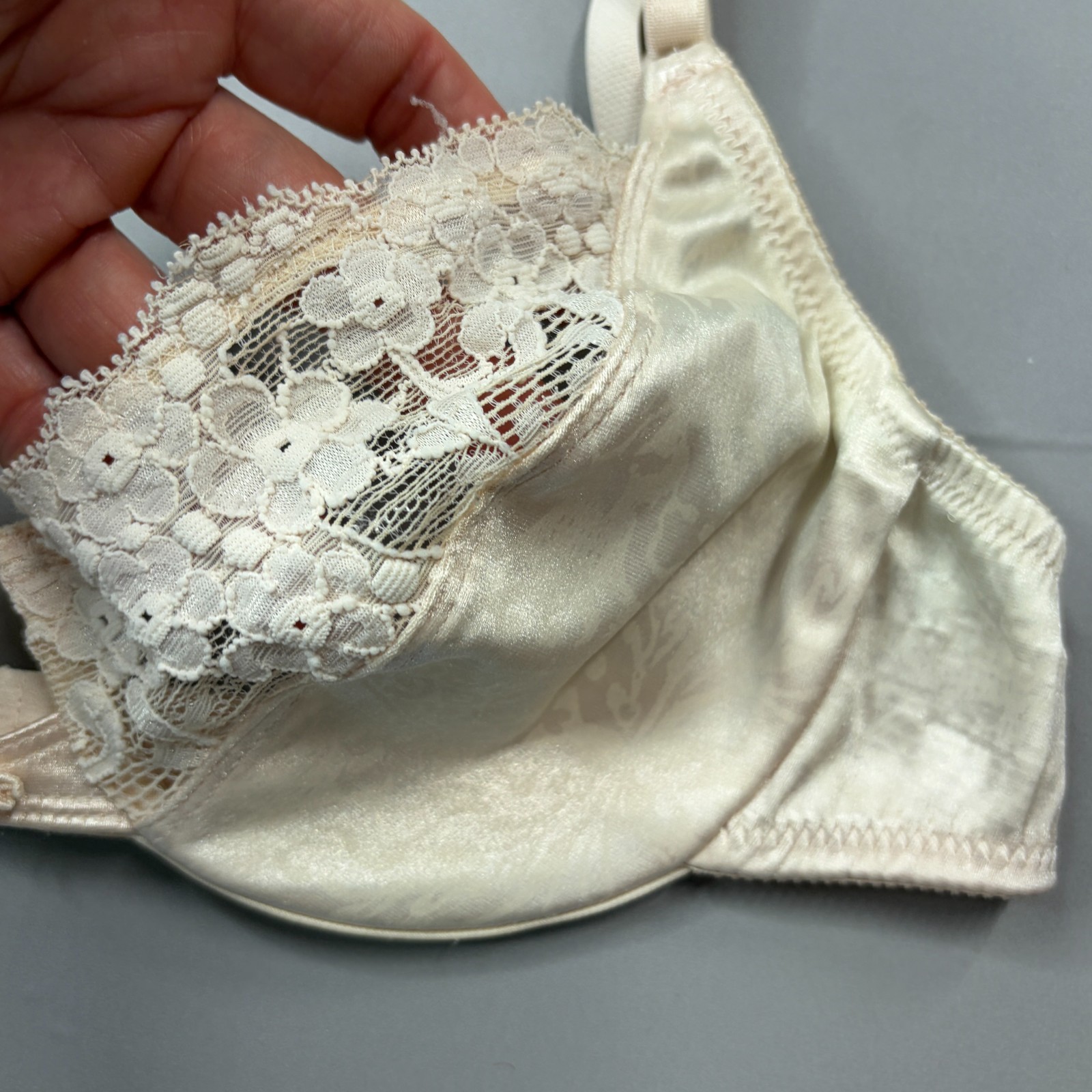 Vintage Vanity Fair Bra 36B Lace Unlined Cup Underwire Delicate