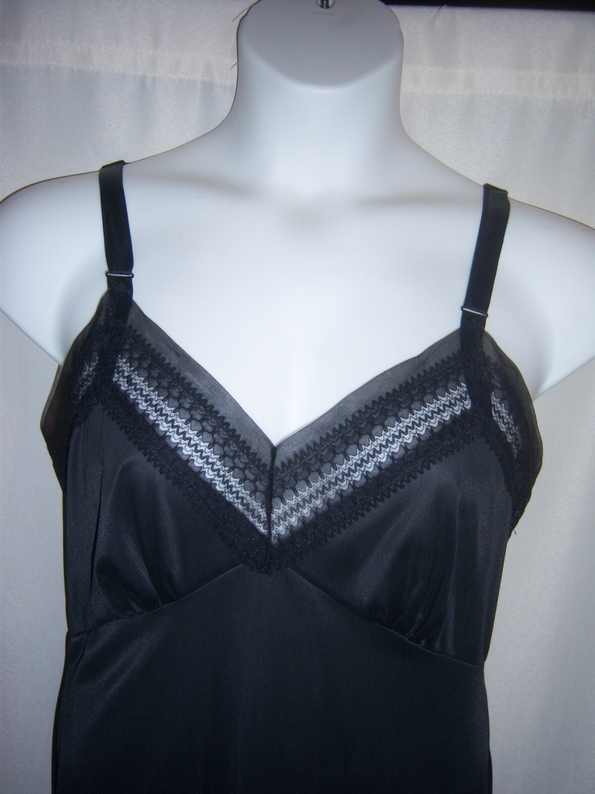 VINTAGE 1960s by VELROSE SILKY NYLON LINGERIE FULL SLIP Tall sz 36