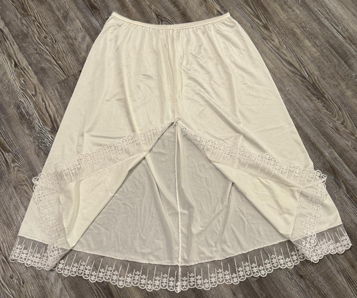 VTG 90’s Women’s Off White Nylon Wide Lace Elastic Waist Side Slit Half Slip L