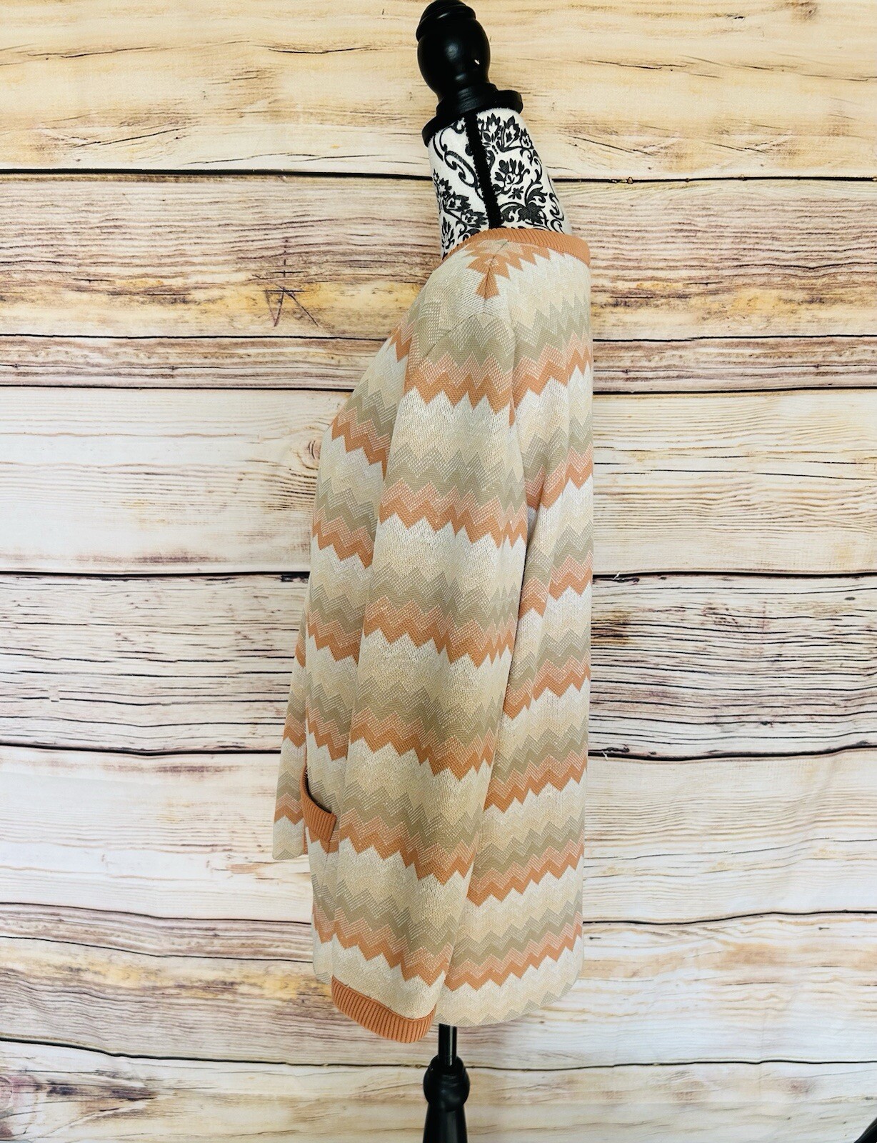 Butte Knit Vintage 60s 70s Women’s Orange Beige Chevron V-Neck Cardigan Sweater