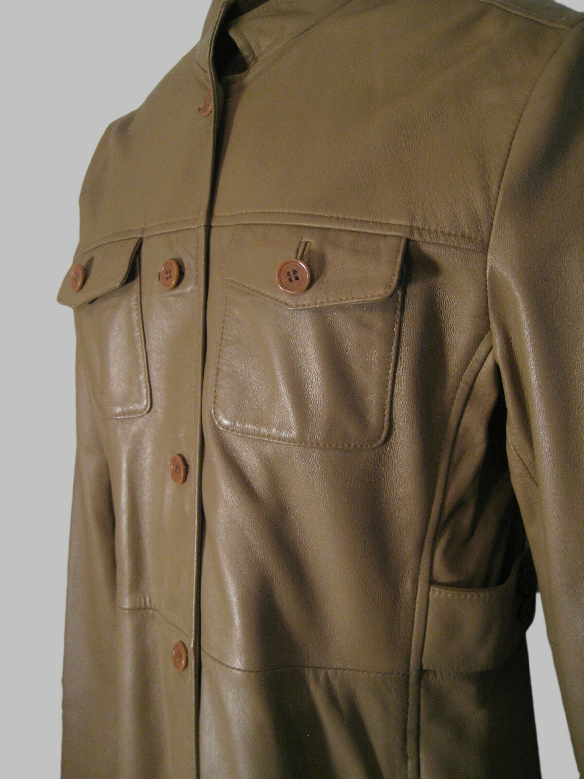 VTG WOMEN’S KENNETH COLE REACTION TAUPE MILITARY STYLE LEATHER COAT SIZE: MED