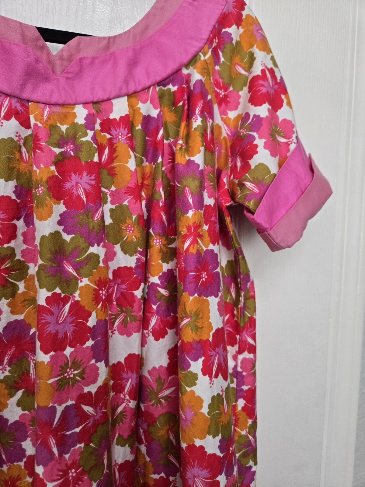 STAN HICKS HAWAIIAN CASUALS Vtg. Floral MUU MUU Dress Med/Lg (22in ptp) pockets