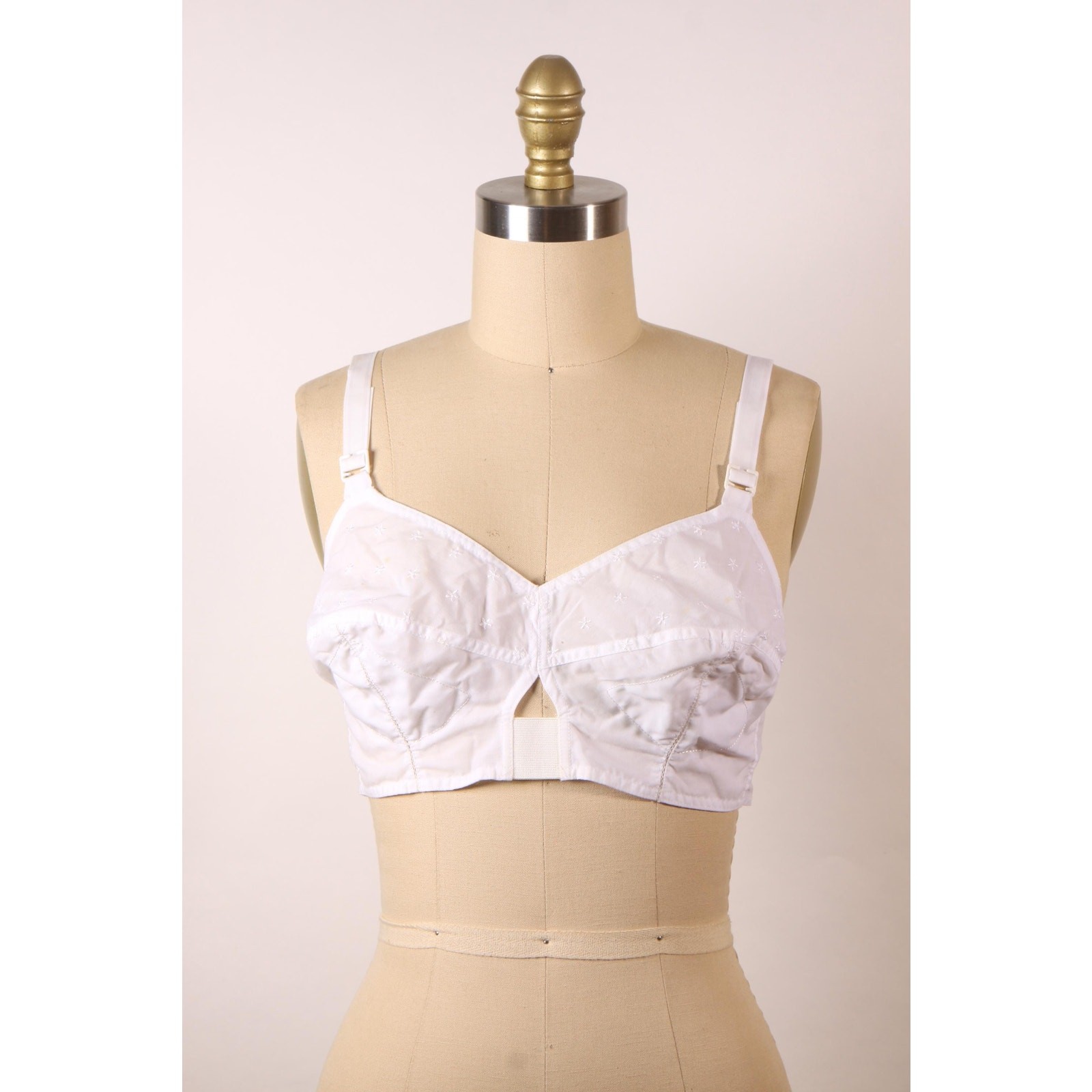 1970s Does 1950s White Floral Embroidery Pin Up Style Bra by Gelmart-38B