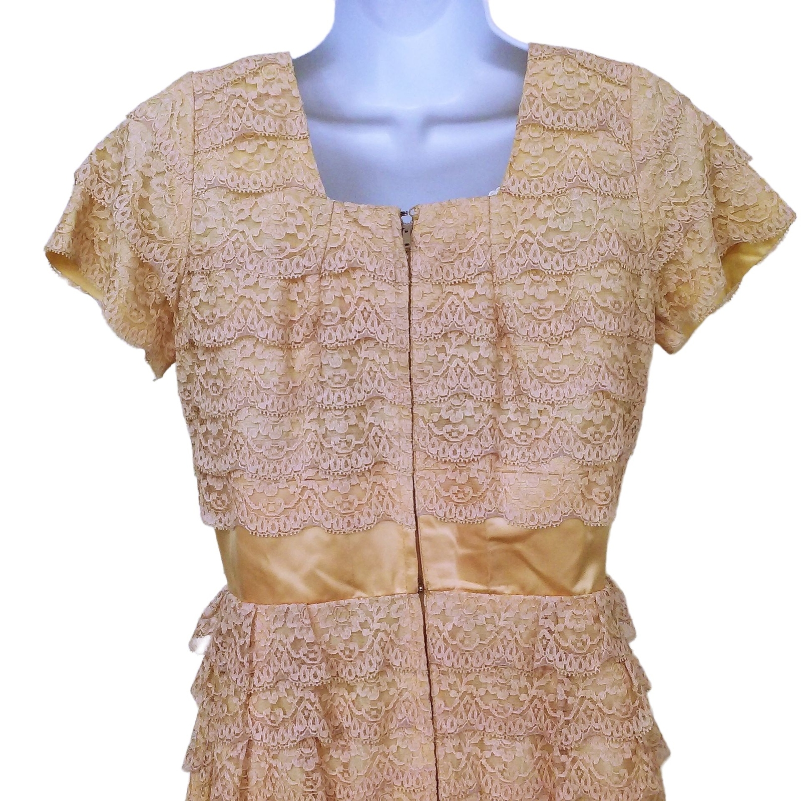 Vintage 50s-60s Handmade Lace & Satin Wiggle Sheath Dress sz-6 Champagne Blush