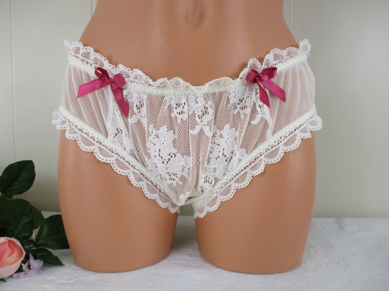 VTG Victoria’s Secret Sexy Little Things sz. L Ivory Lace Frilly Panties Bows
