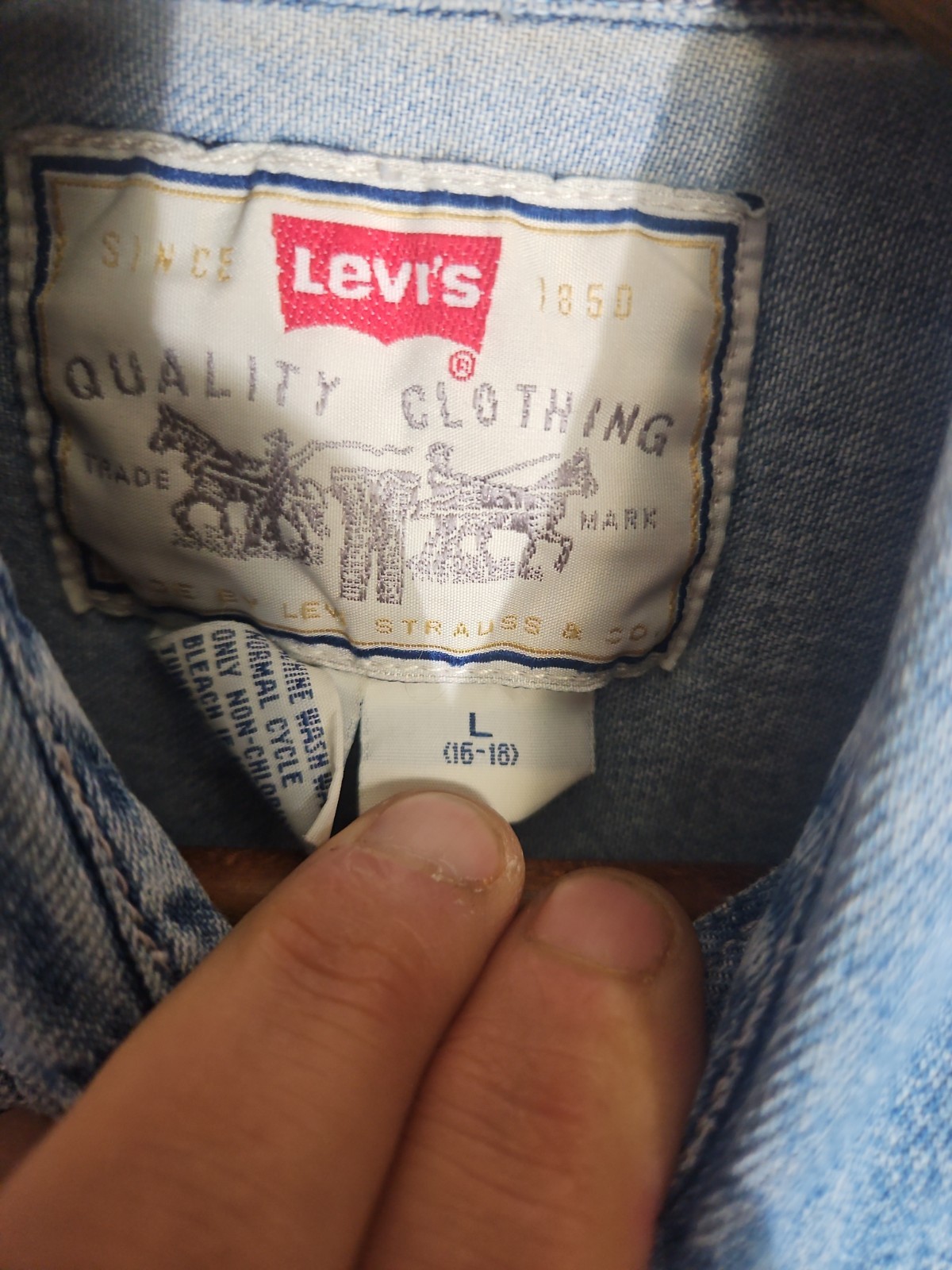 Thrashed Vintage 90s Levis Levi’s Red Tab Women’s Large 16-18 Denim LS Shirt