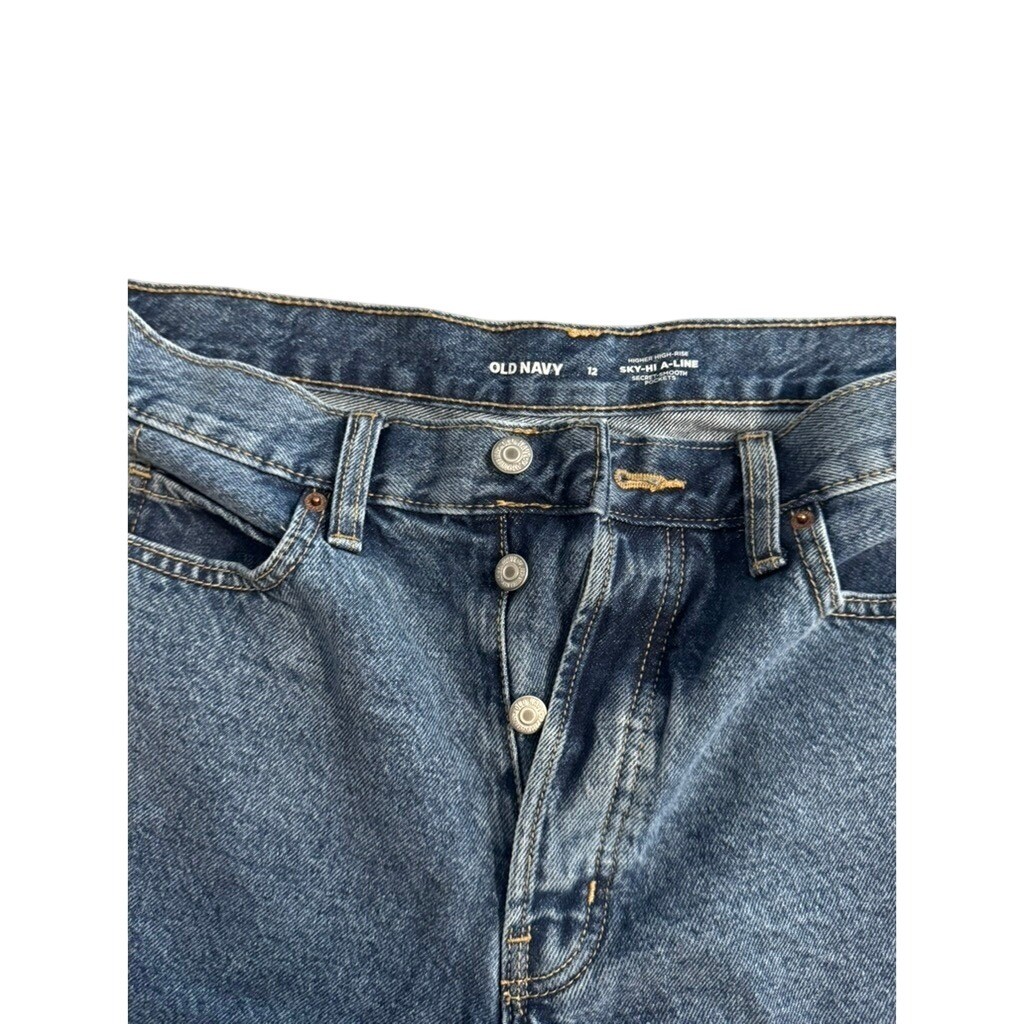 Old Navy Sky-Hi A-Line Denim Shorts Size 12 Button Fly Raw Hem Medium Wash