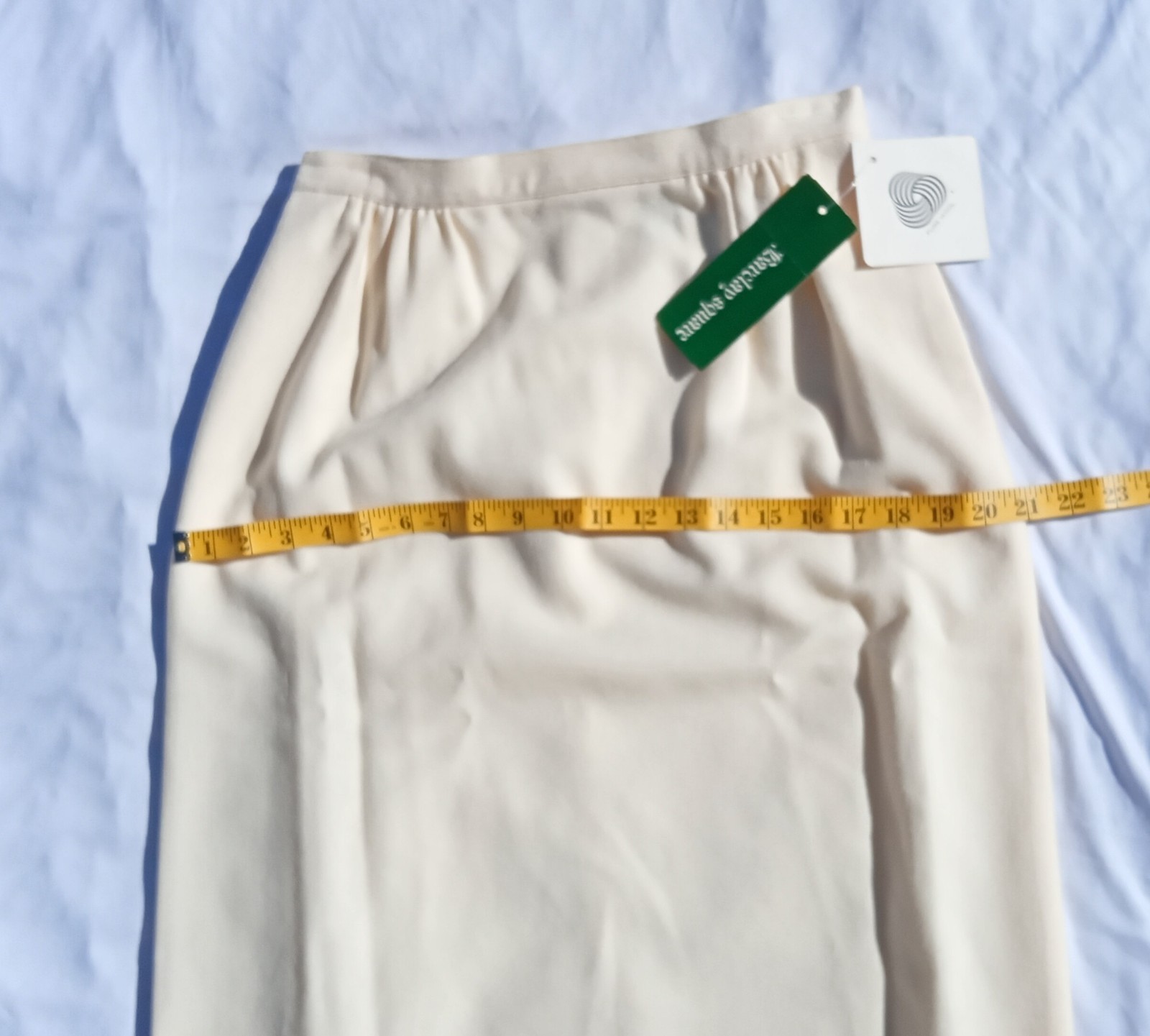 Barclay Square Wool Skirt Women’s Size 12 Ivory Cream Midi USA FLAW