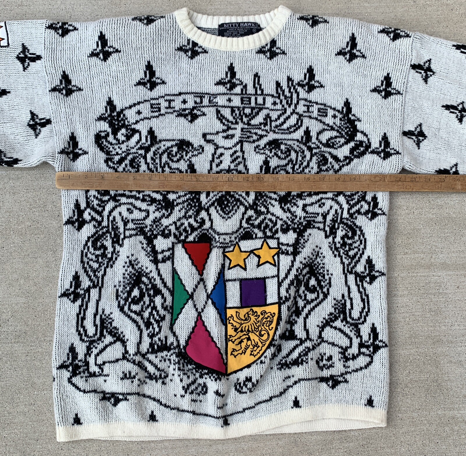 Vintage 1980s Kitty Hawk Heraldic Crest Acrylic Knit Sweater Size S Oversized