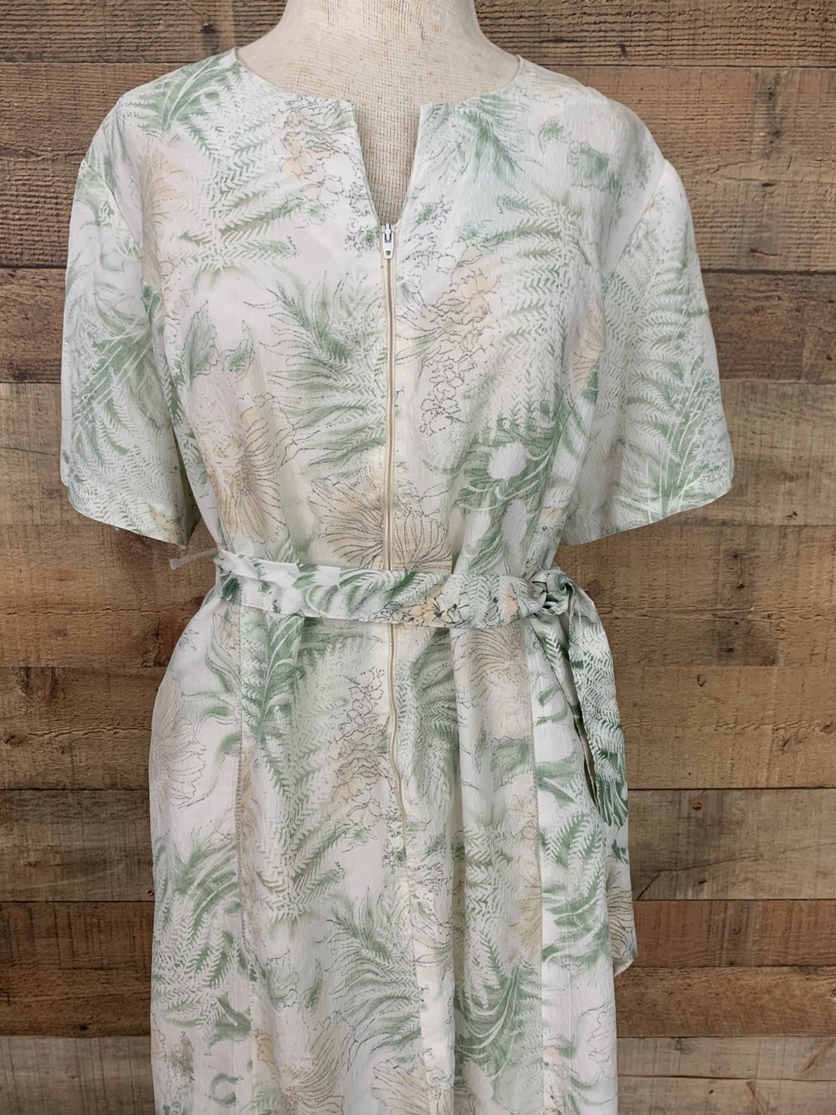 Vintage 1960s Nylon floral Belted Zip front Dress 48”Bust /42” Waist