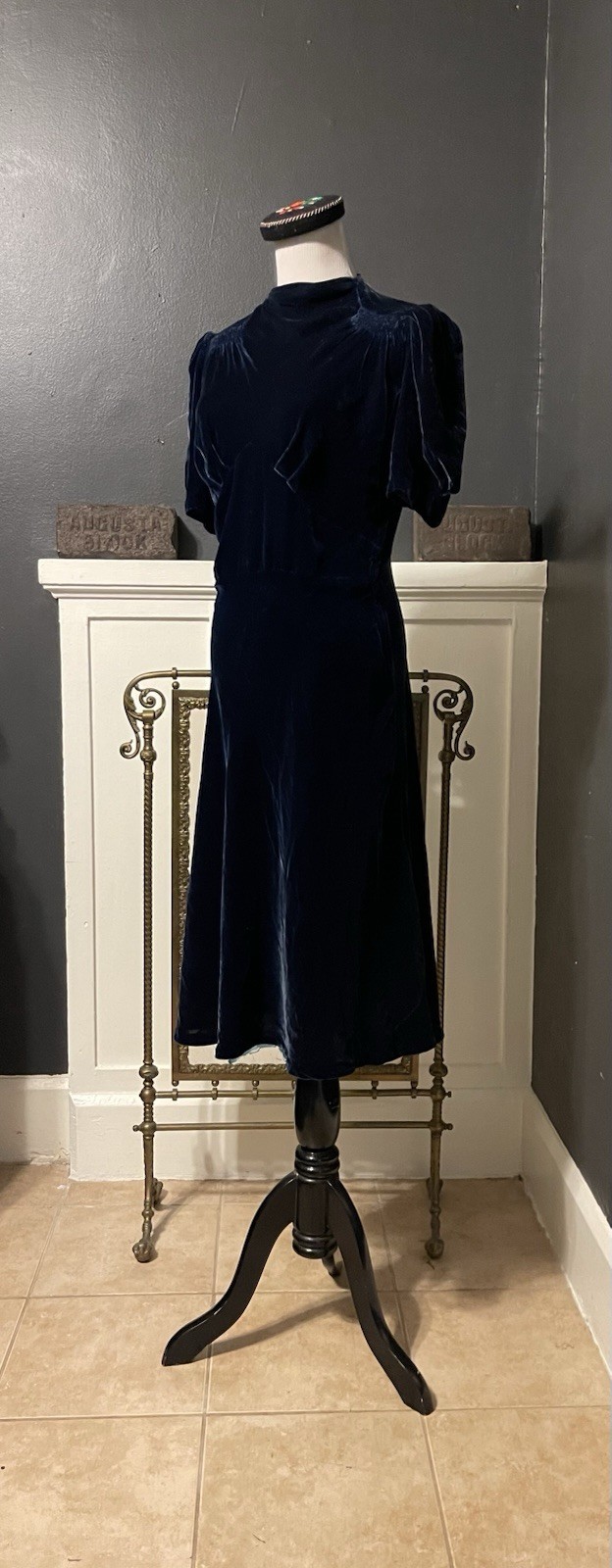1940’s Vintage Velvet Dress In Midnight Blue