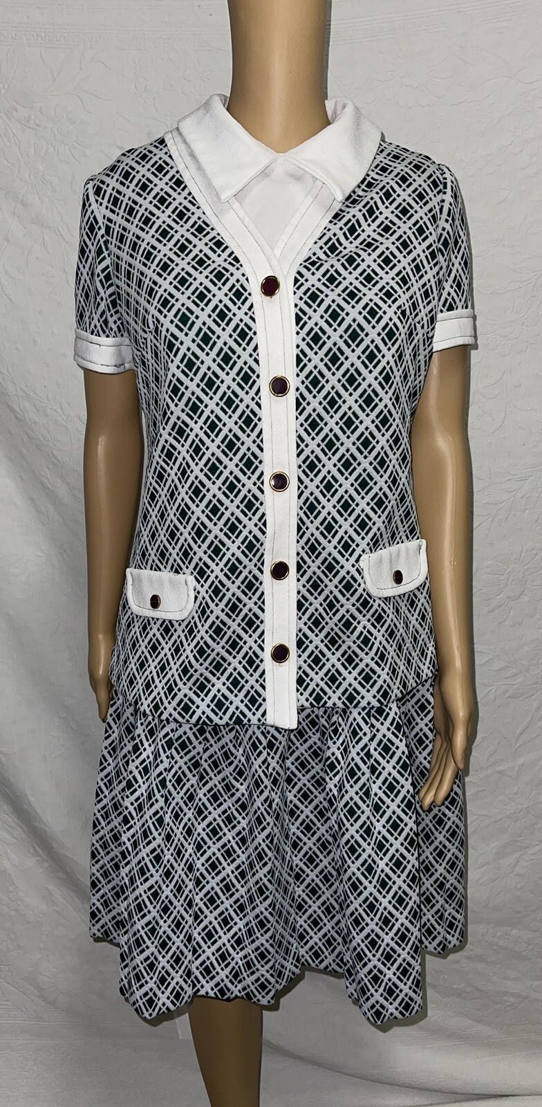 Vintage Women large 1970’s drop waist pleated skirt pointy Collar 2 piece dress