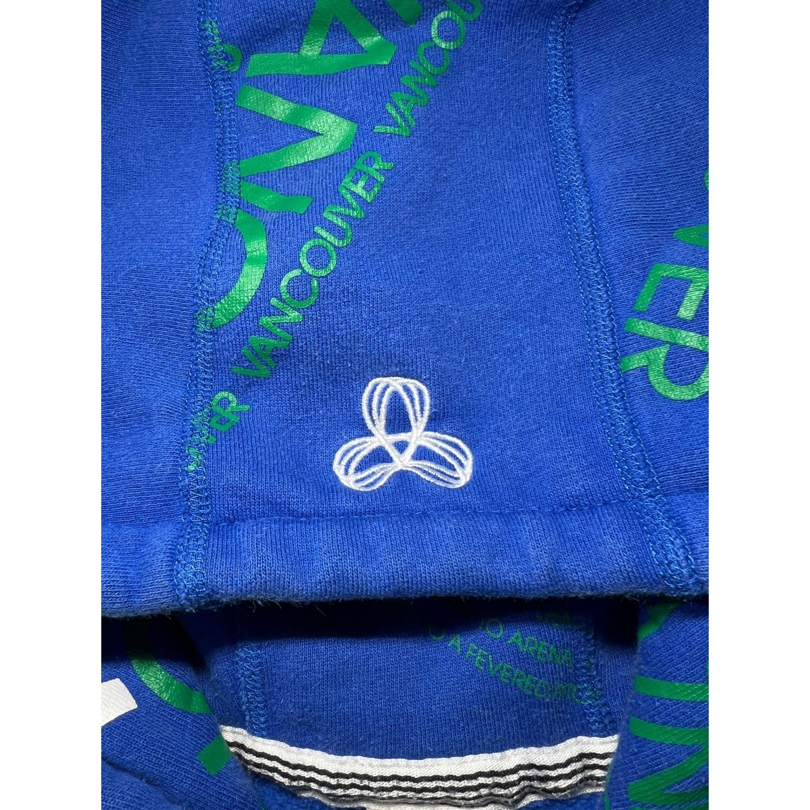 Vintage TNA Aritzia Vancouver All-Over Print Zip-Up Hoodie Size XL Y2K