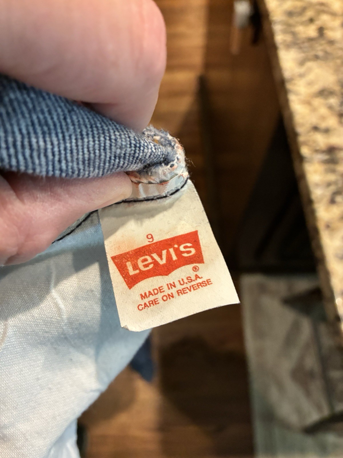 Vintage 80’s Women’s Levi’s 501 Button Fly Jeans-Made in USA 27×31 (W9) USA
