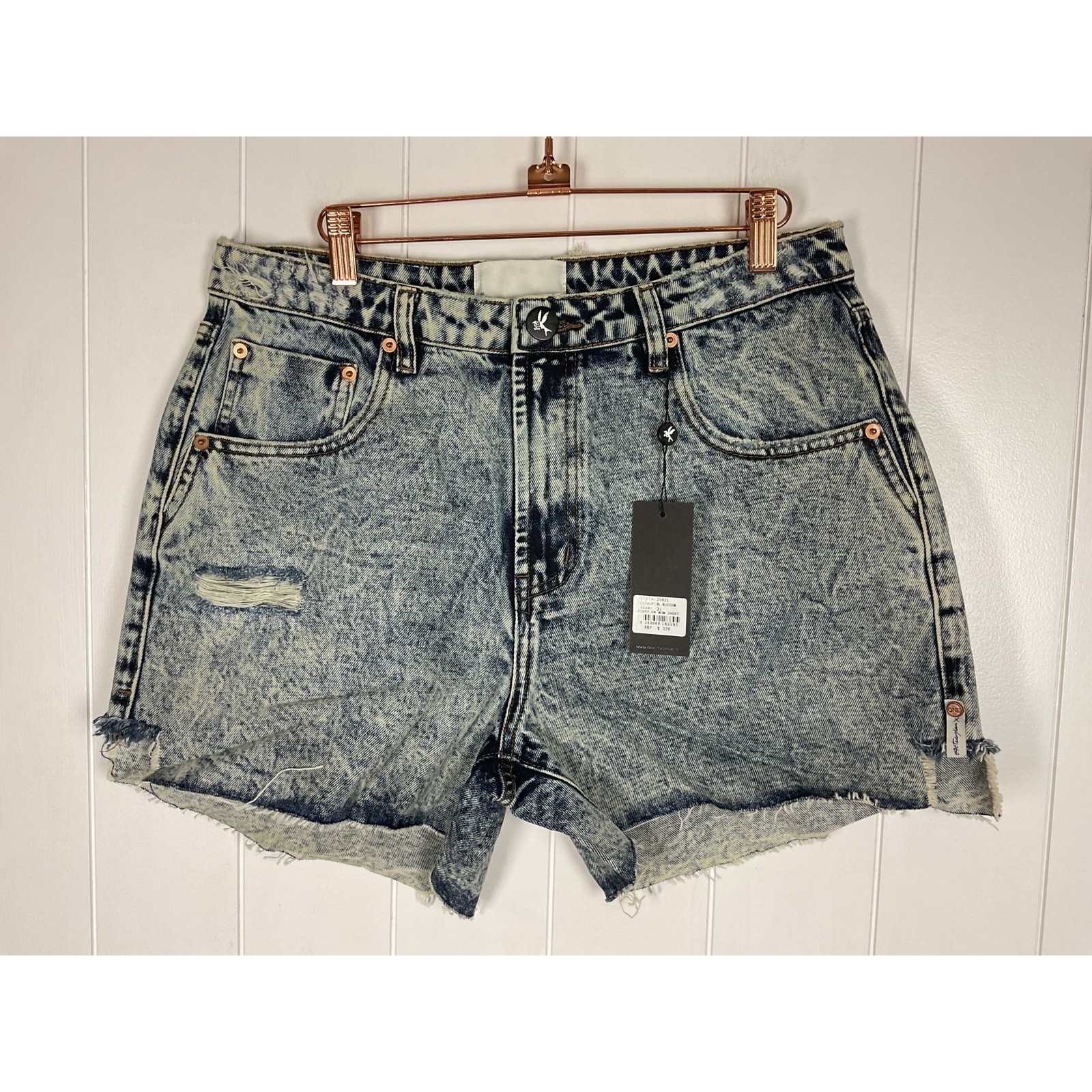 One Teaspoon Legend High Waisted Mom Denim Washed Shorts Size 31 NWT
