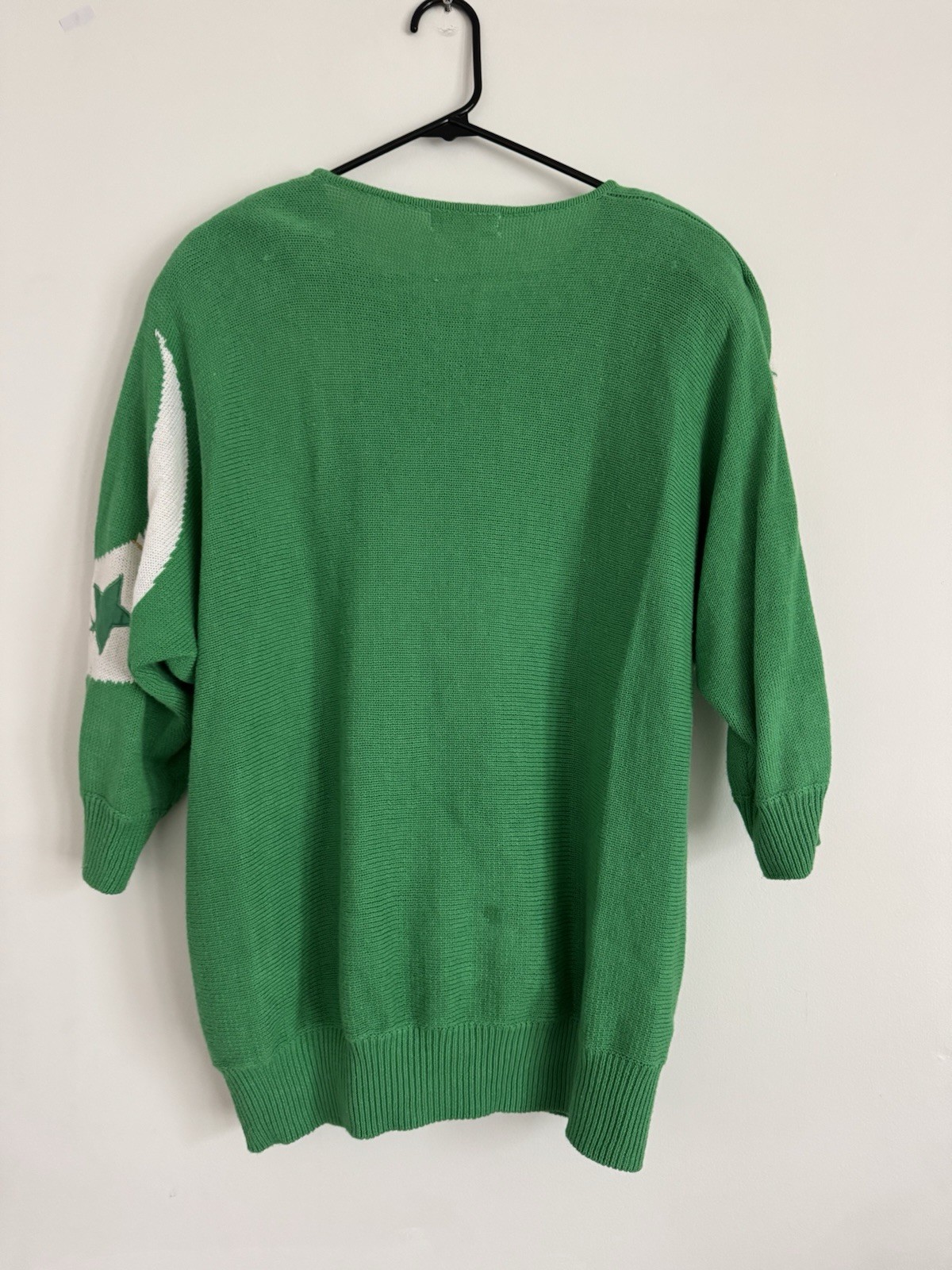 VTG EMINENT SWEATE GREEN L CREW NECK SCHOULDER PADS DANGLE GOLD STARS, MOONS