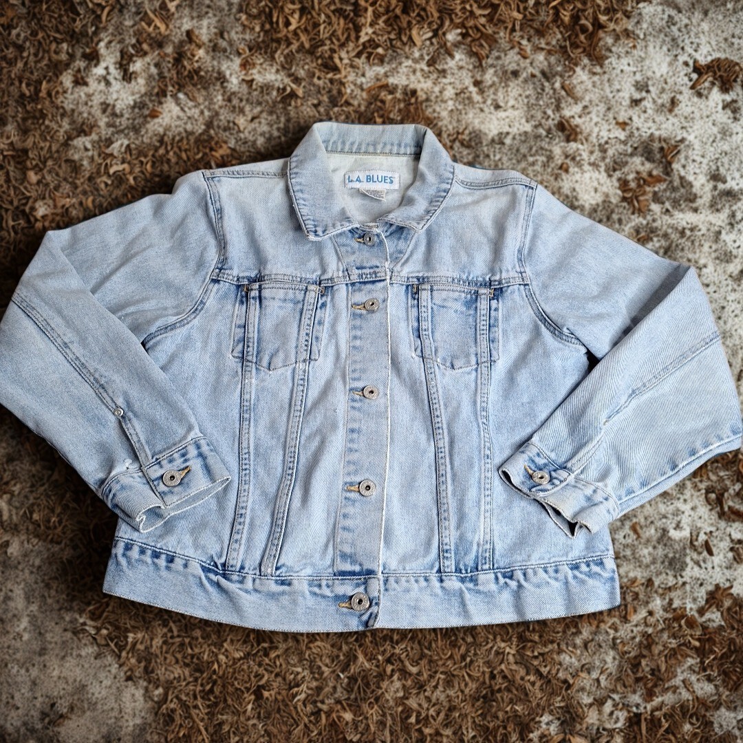Vtg 90s Classic Distressed LA Blues Denim Jean Jacket Trucker Light Wash Large