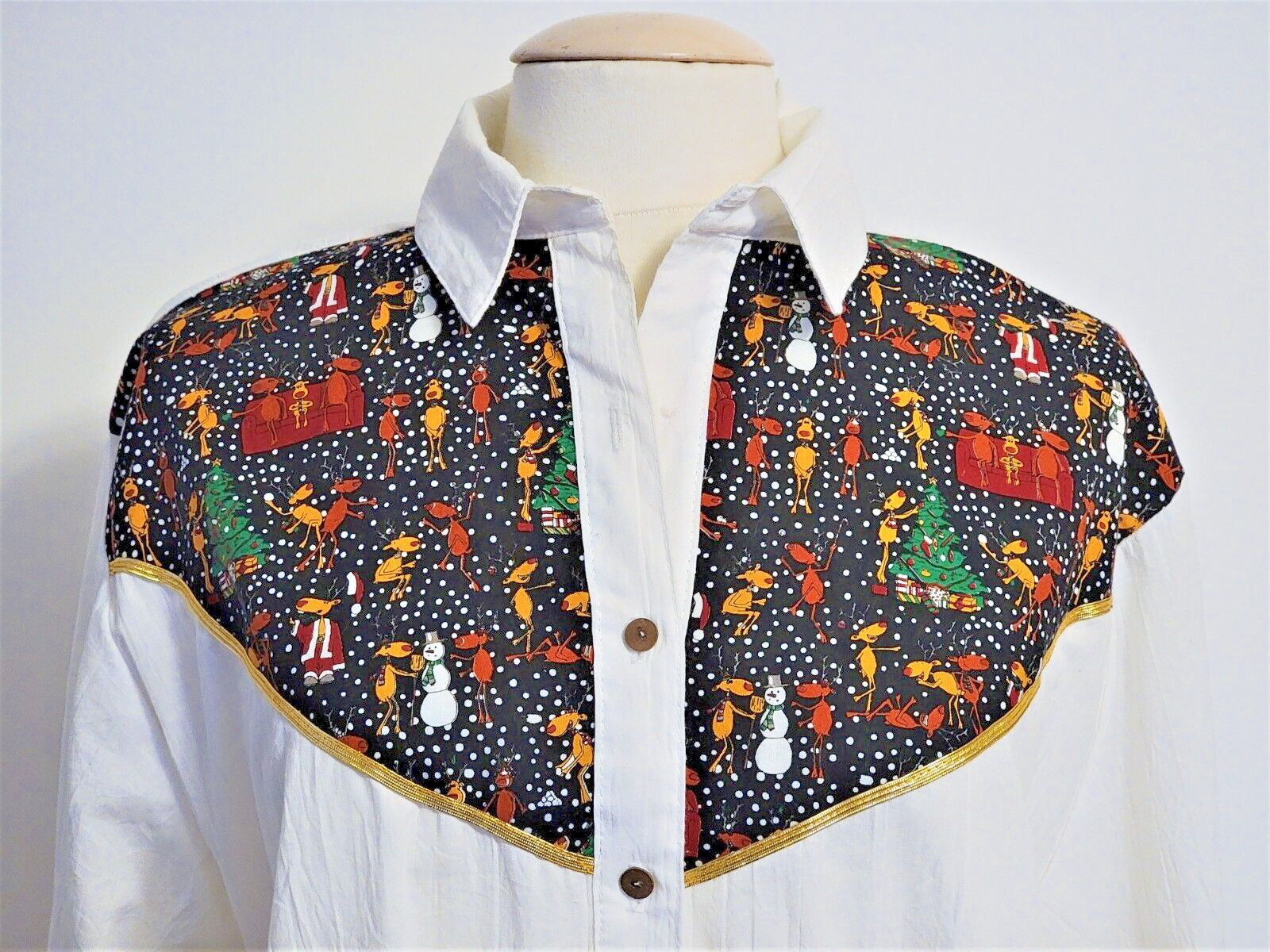 Vintage Western Christmas Tunic Shirt Women’s S/M White Black Reindeer Oversized