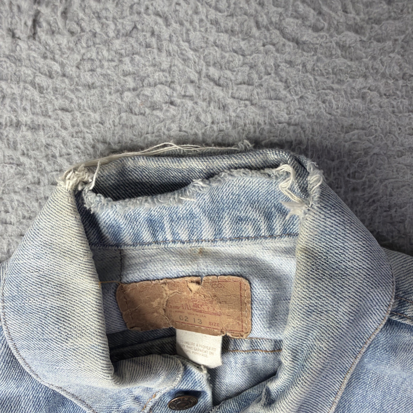 Vintage Levis Truckers Jacket Women’s Small Denim USA Distressed 80s