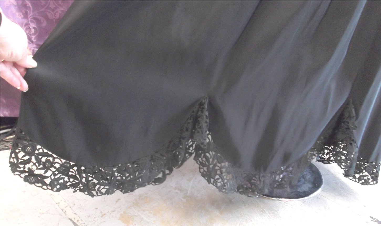 30s 40s Black Rayon Taffeta & Heavy Lace „Miss Kitty” Vict.Style Gown sz S