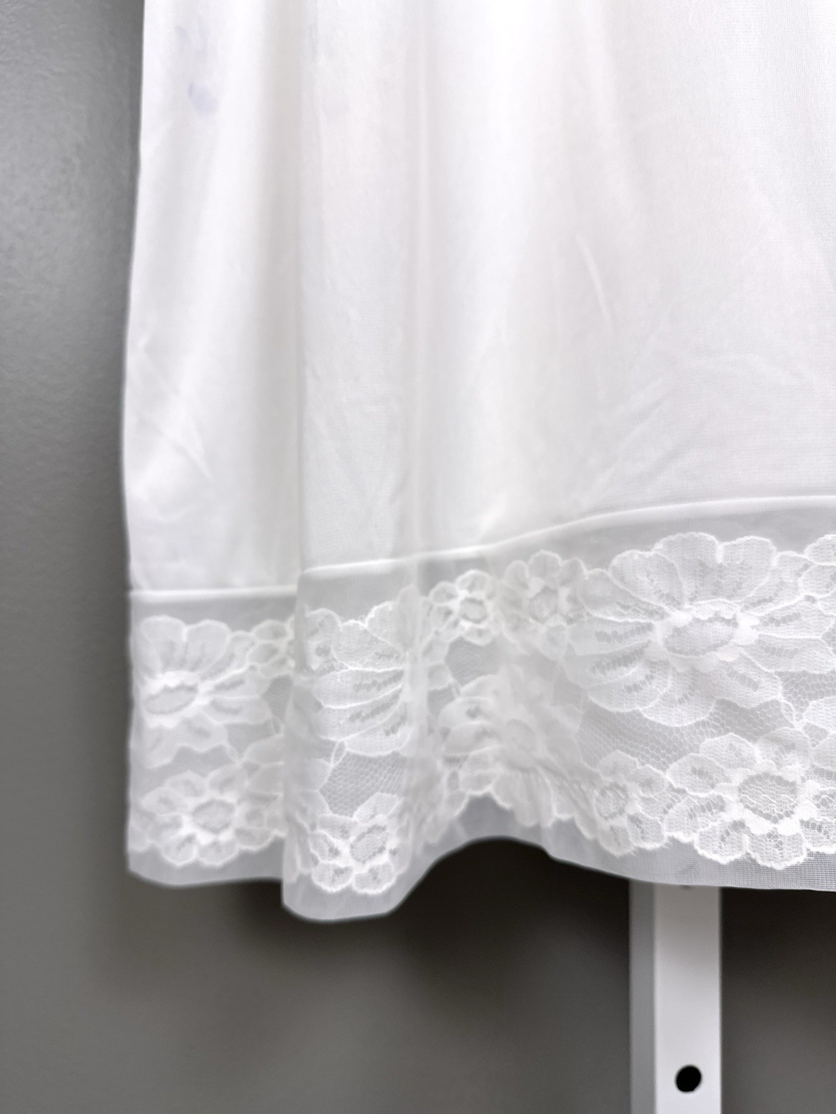 Vintage Vanity Fair White Full Slip Size 42 Antron III Illusion Sandwich Lace