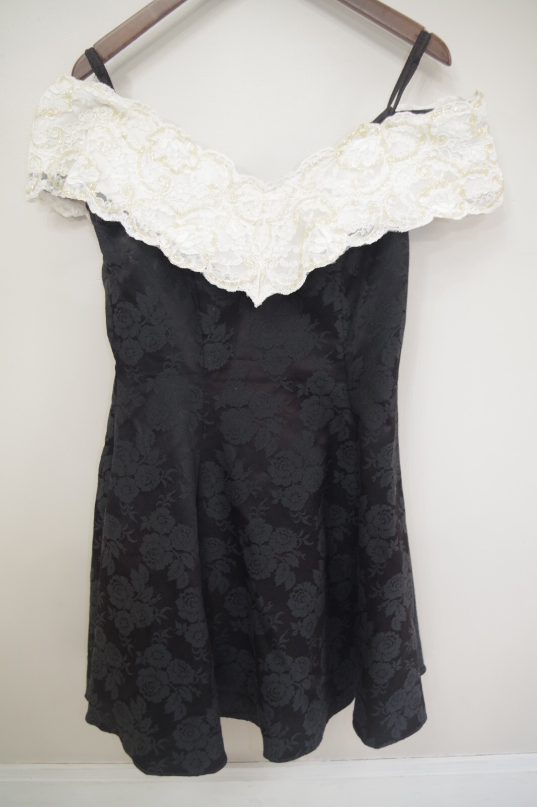 C12 Scarlett Nite VTG 11/12 Black Brocade & White Lace & Beads Prom Dress Party