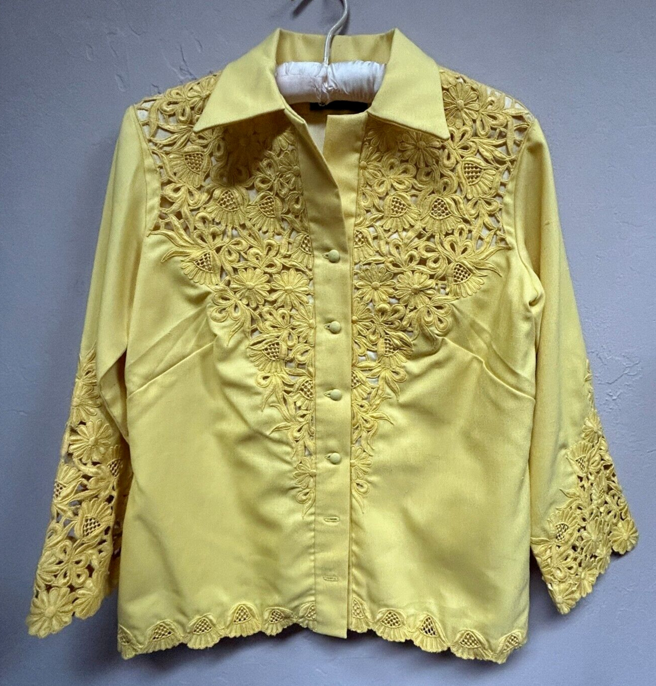 Vintage Magnin’s Julia Ahorro Womens Top Grandmacore Floral Yellow Blouse Shirt