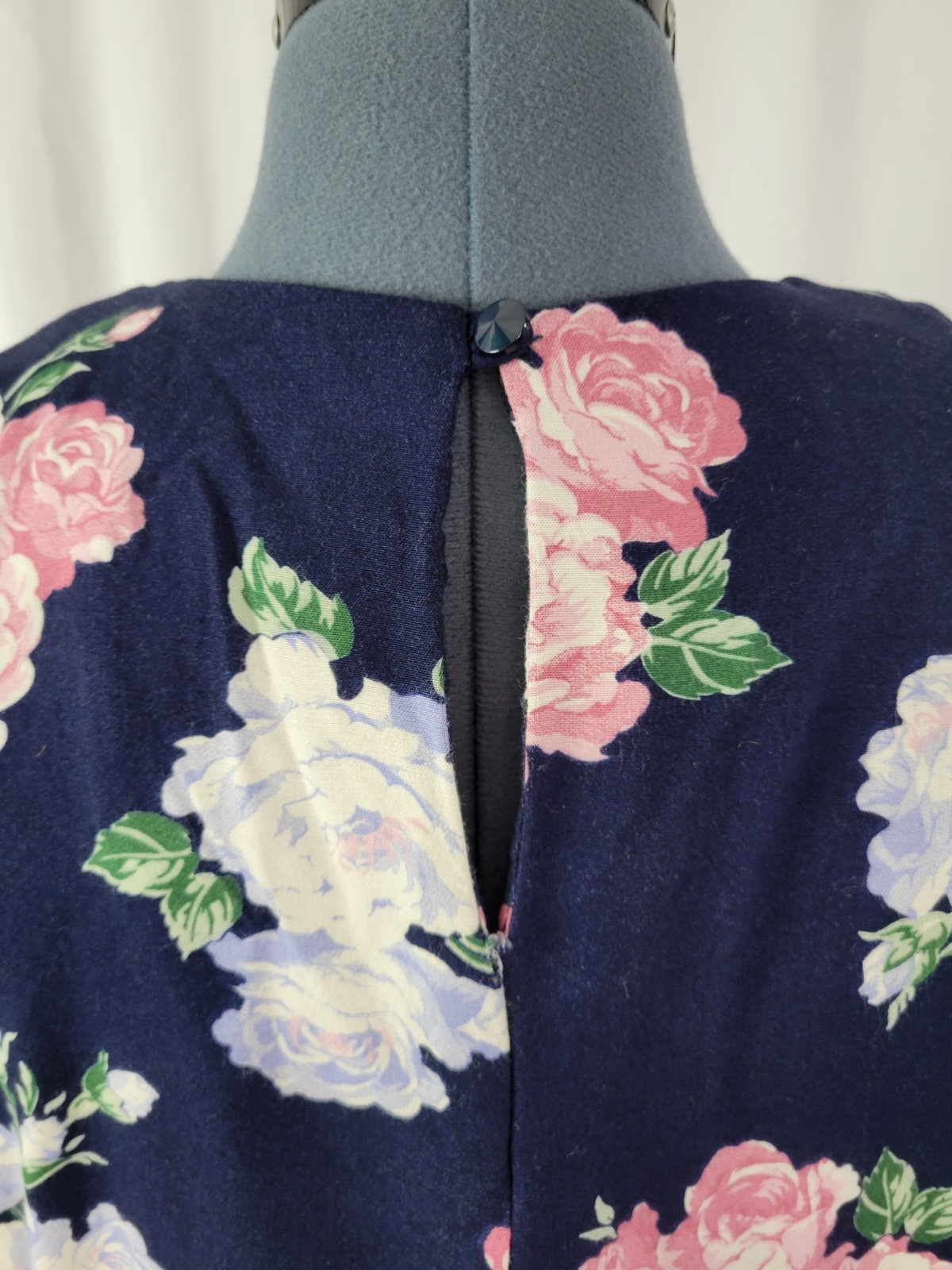 Vtg Lisa II Navy Blue Floral Blouson Dress w White Crochet Trimmed Bib Size M?