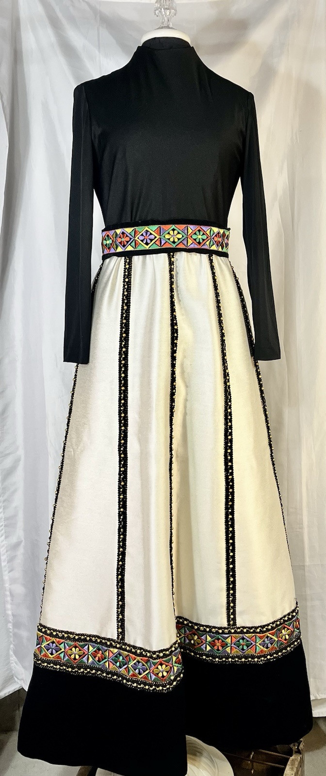 Stunning VTg Mod 1960s/1970s Maxi Dress Velvet,Mod Daisy’s,Beaded bric-A-brac