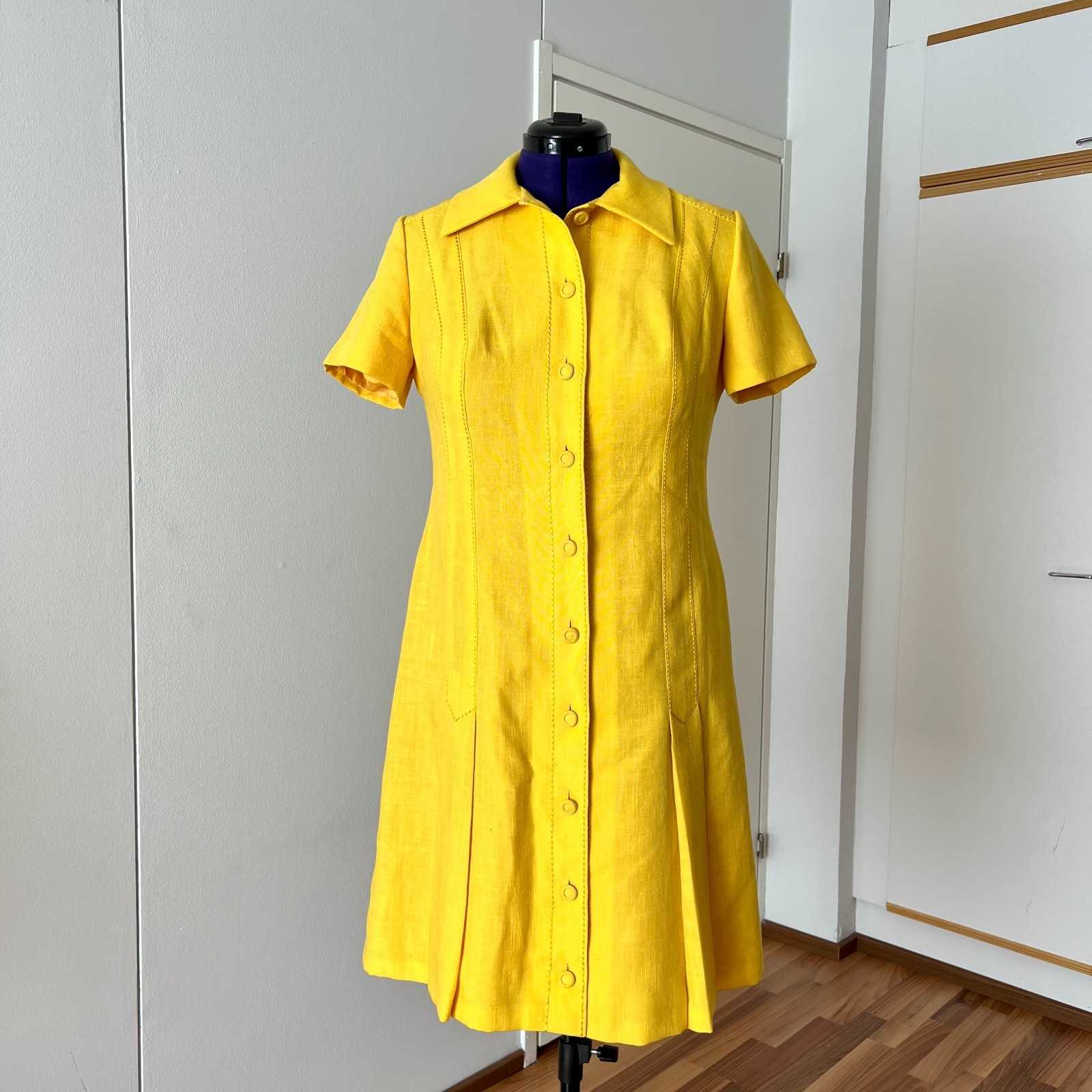 1970s Plus Size Yellow Mod Shirt Dress Button Front Pleated Aline Retro EU 46