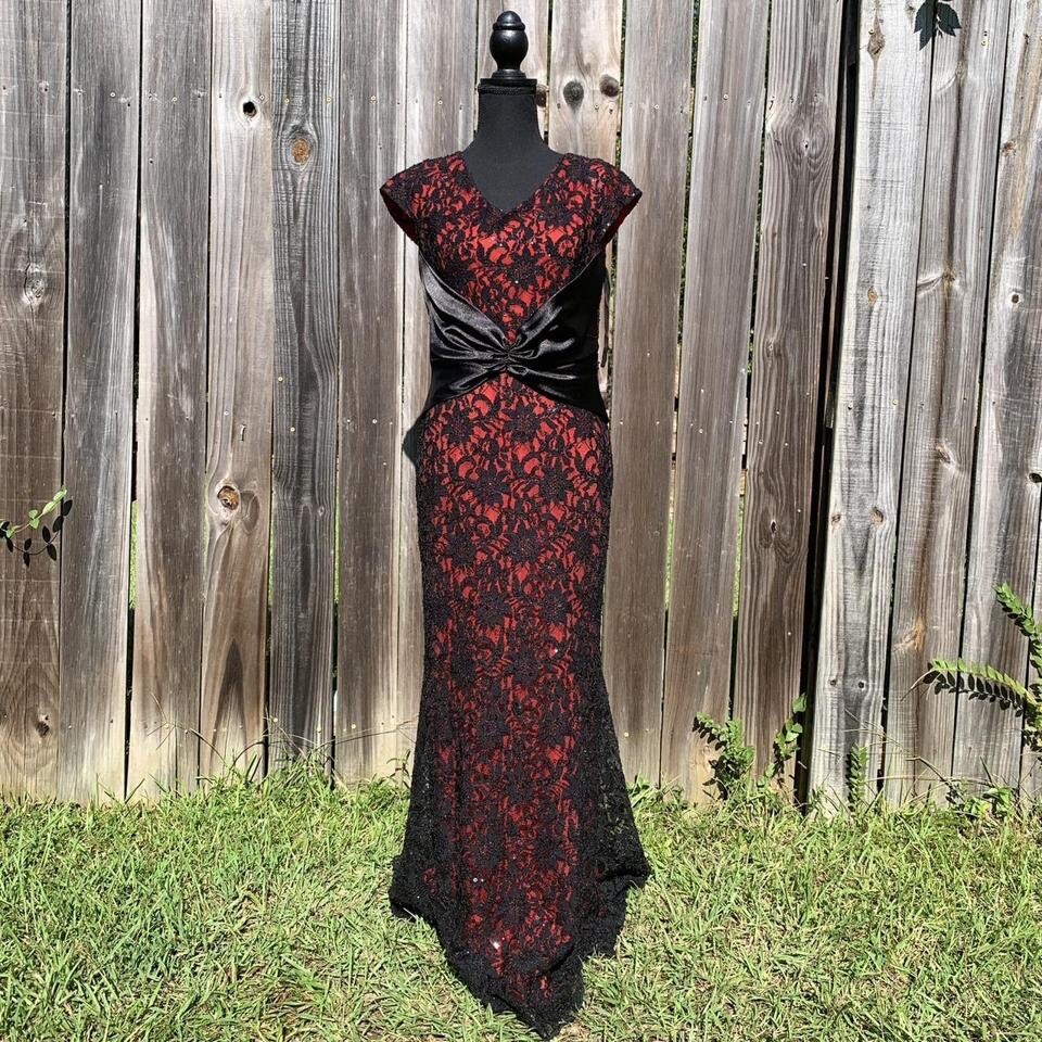 90s Black/Red Formal Maxi Evening Gown – Eureka USA – Best for a Small