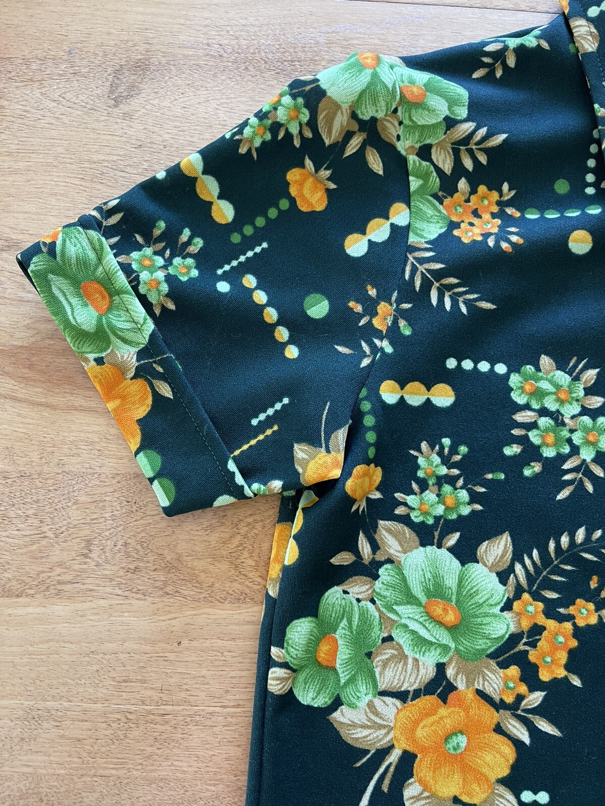 Vintage 70s Short Sleeve Floral Button Down Shirt Size M Green Hippie Vacation