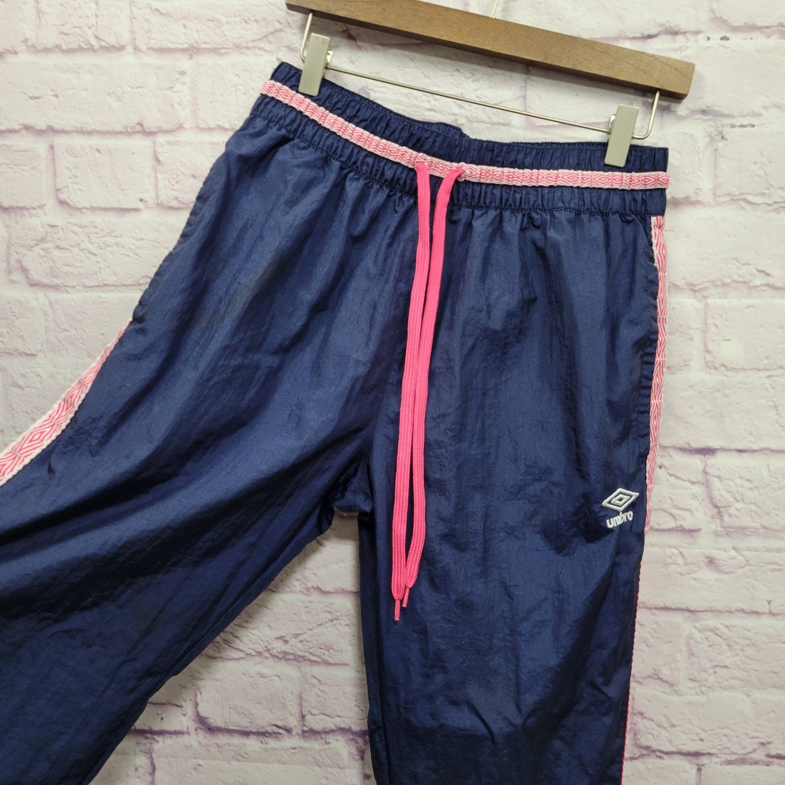 VTG Umbro 100% Nylon Track Pants Womens M Pink Tape Retro Sportswear Gorpcore