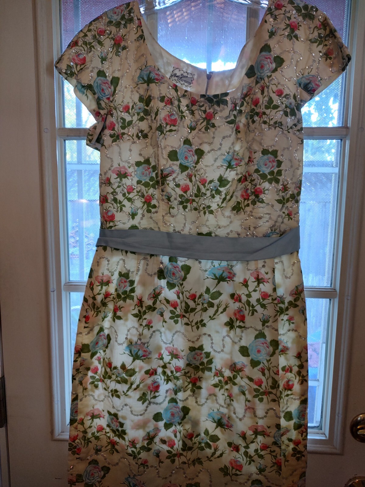 Vintage 50’s/60’s Polished Cotton Lovely Tea Dress, Sz L, Floral Dress .