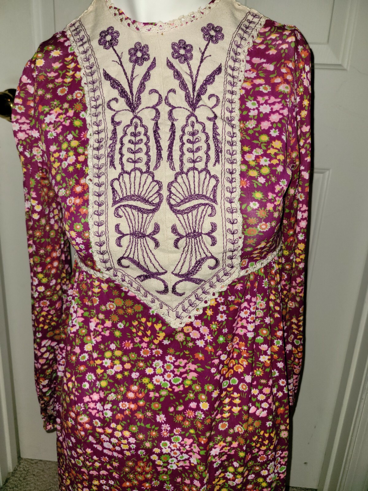 Vtg. 60s 70s floral Long Sleeve Mod Dress Trim Boho Small XS embroidered WOW!