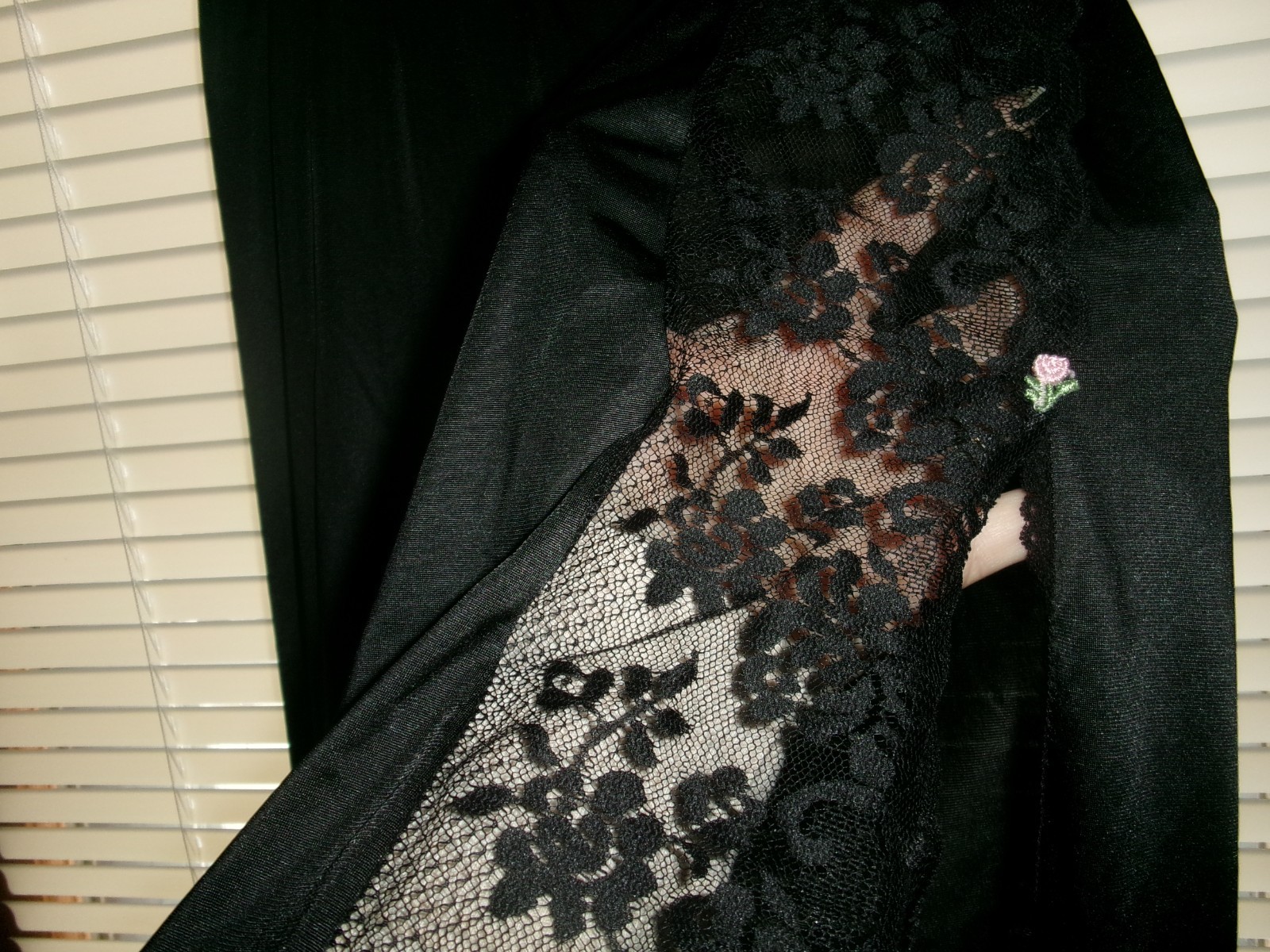 VINTAGE SLIP~ HALF SLIP~ CHANTILLY MAIDENFORM `WIDE LACE DOWN SIDE~NYLON SZ M