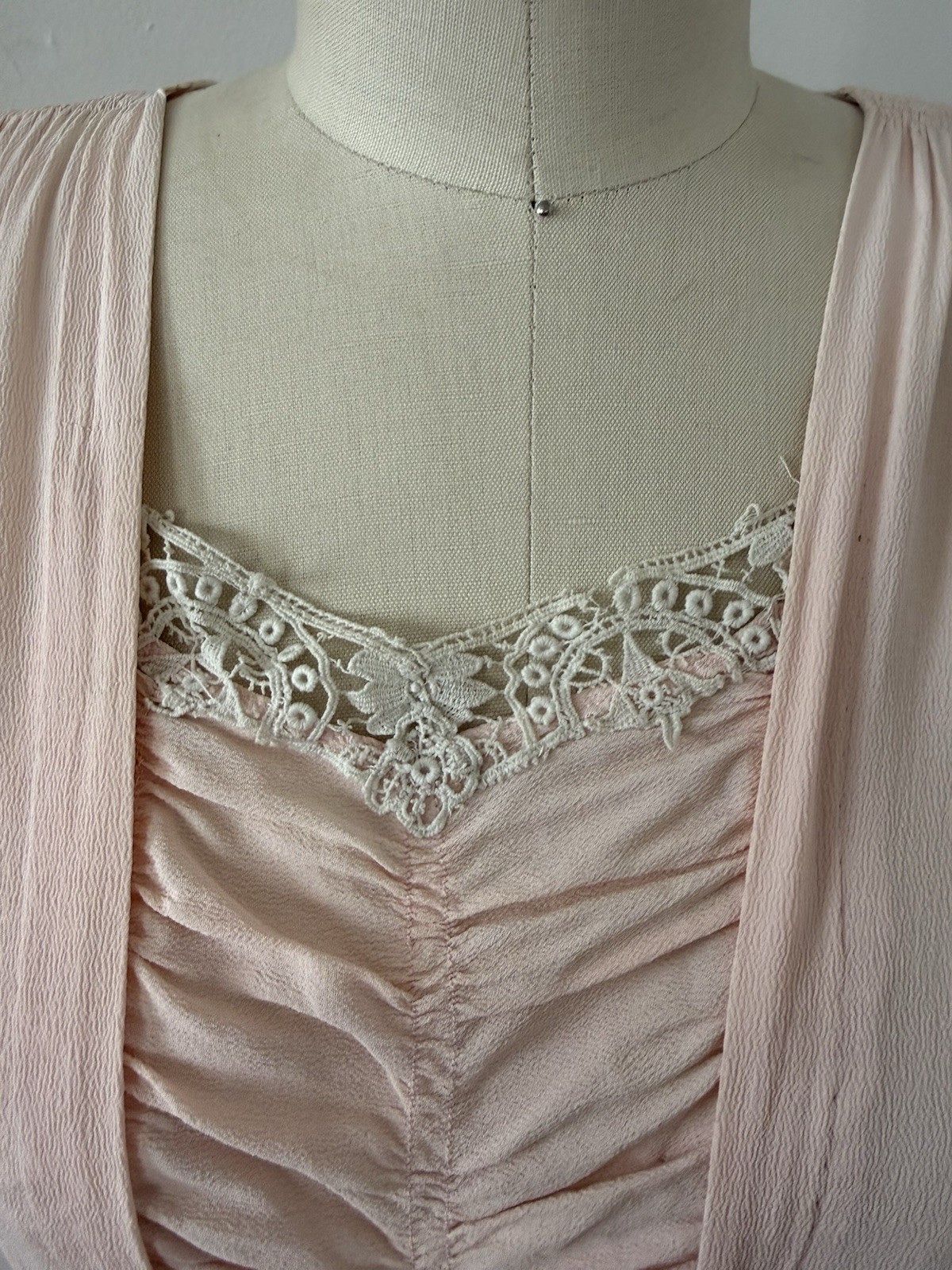 Stunning 1940s Pink Crepe/Crocheted Lace Gown Wide Sweep Skirt XS S