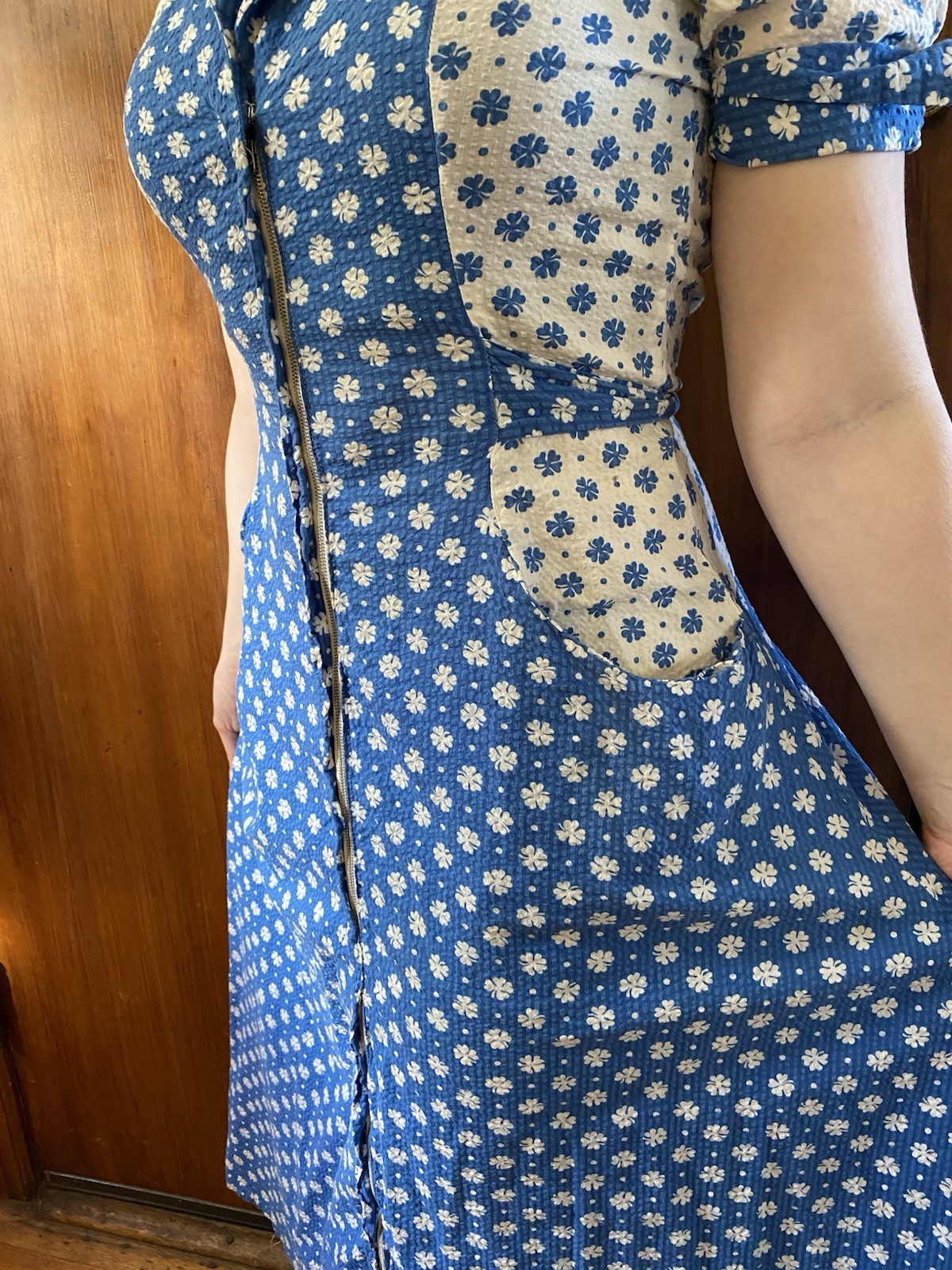 Vintage 1930s-40s White Blue Floral Lounge House Dress Puff Sleeve Zip Front Med