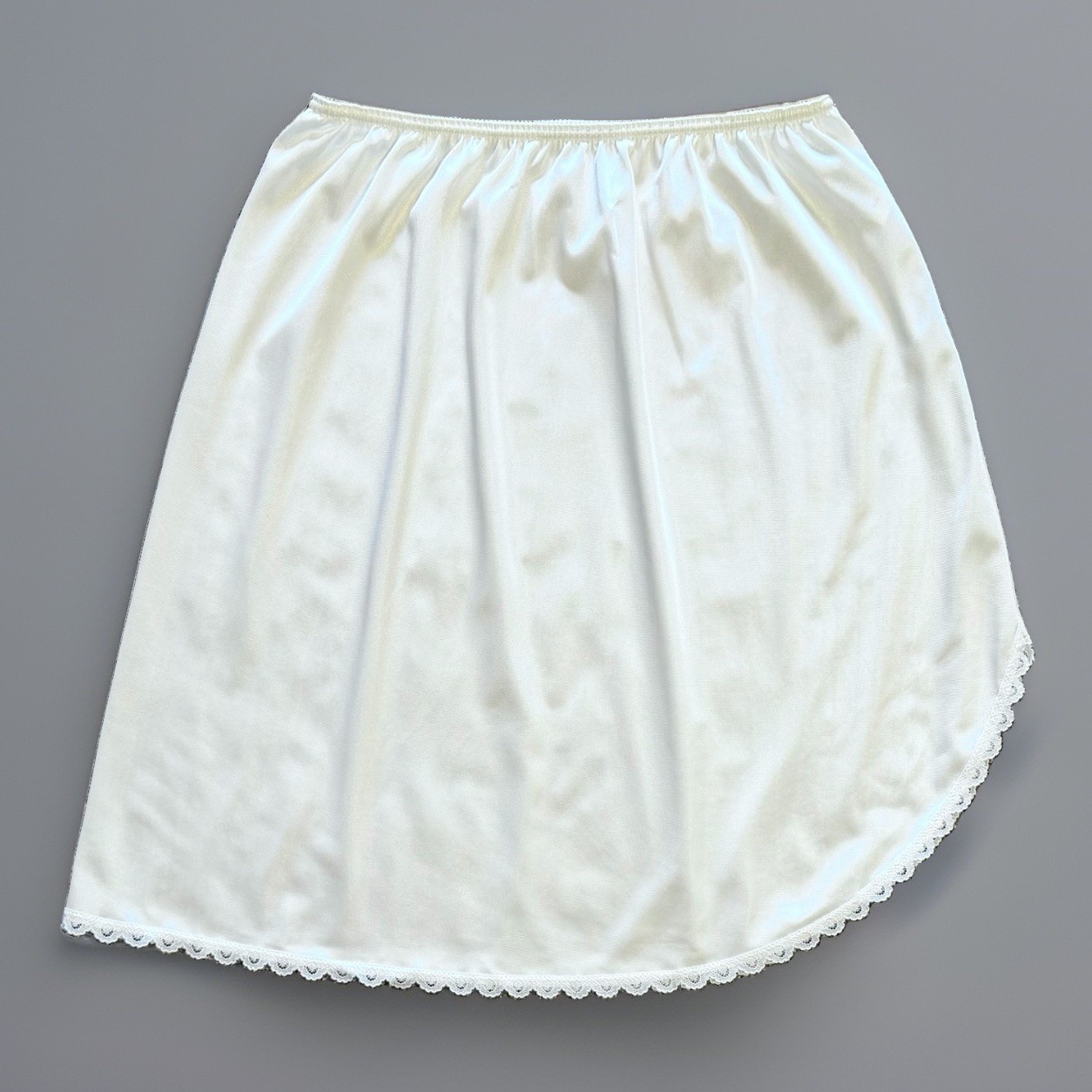 Vtg WARNERS Perfect Measure Half Slip Sz M White Lace Trim Nylon Satin USA 55308