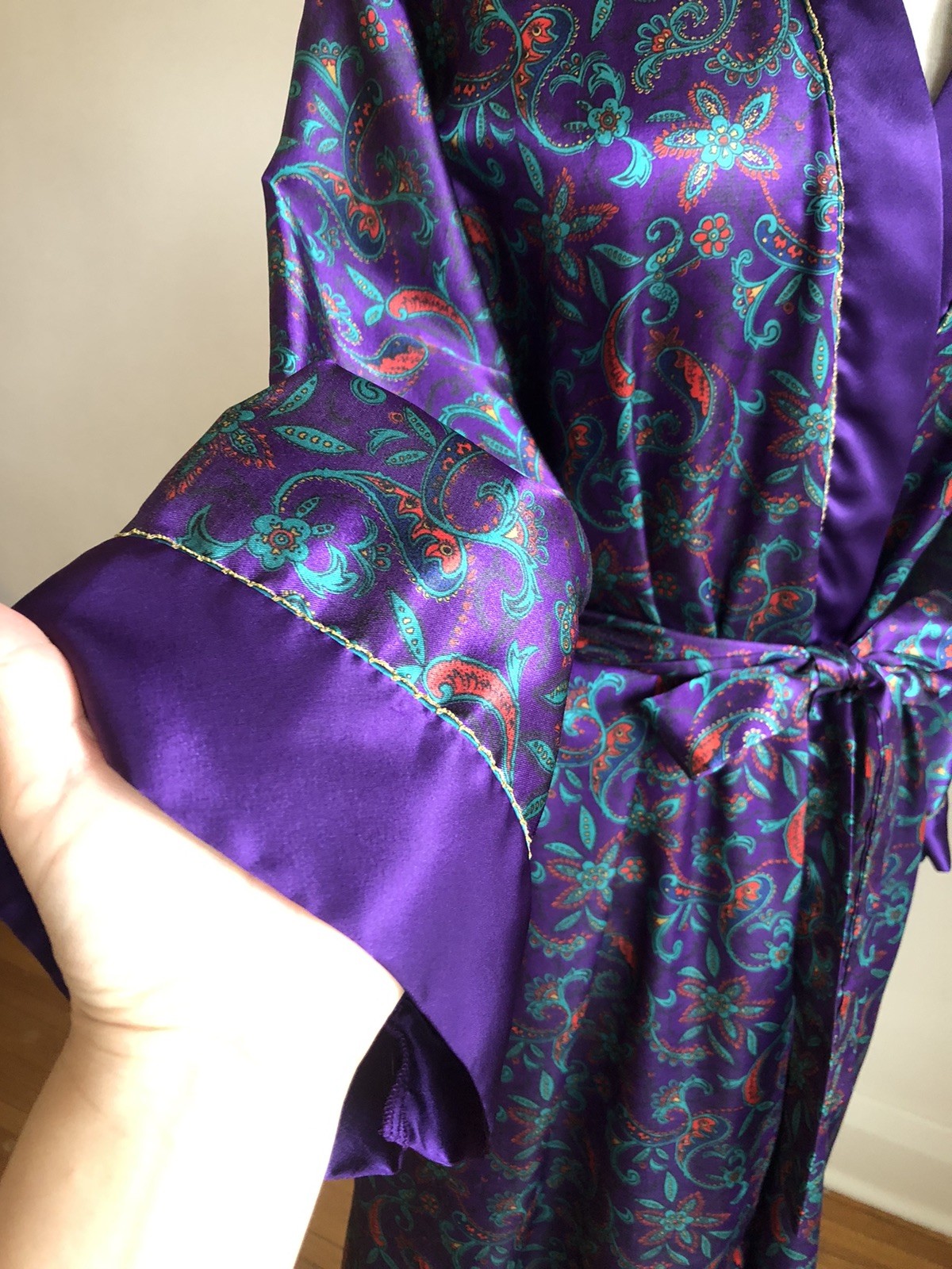 STUNNING VTG MS. B Purple Paisley Satin Cuddleskin Robe Dressing Gown SZ M