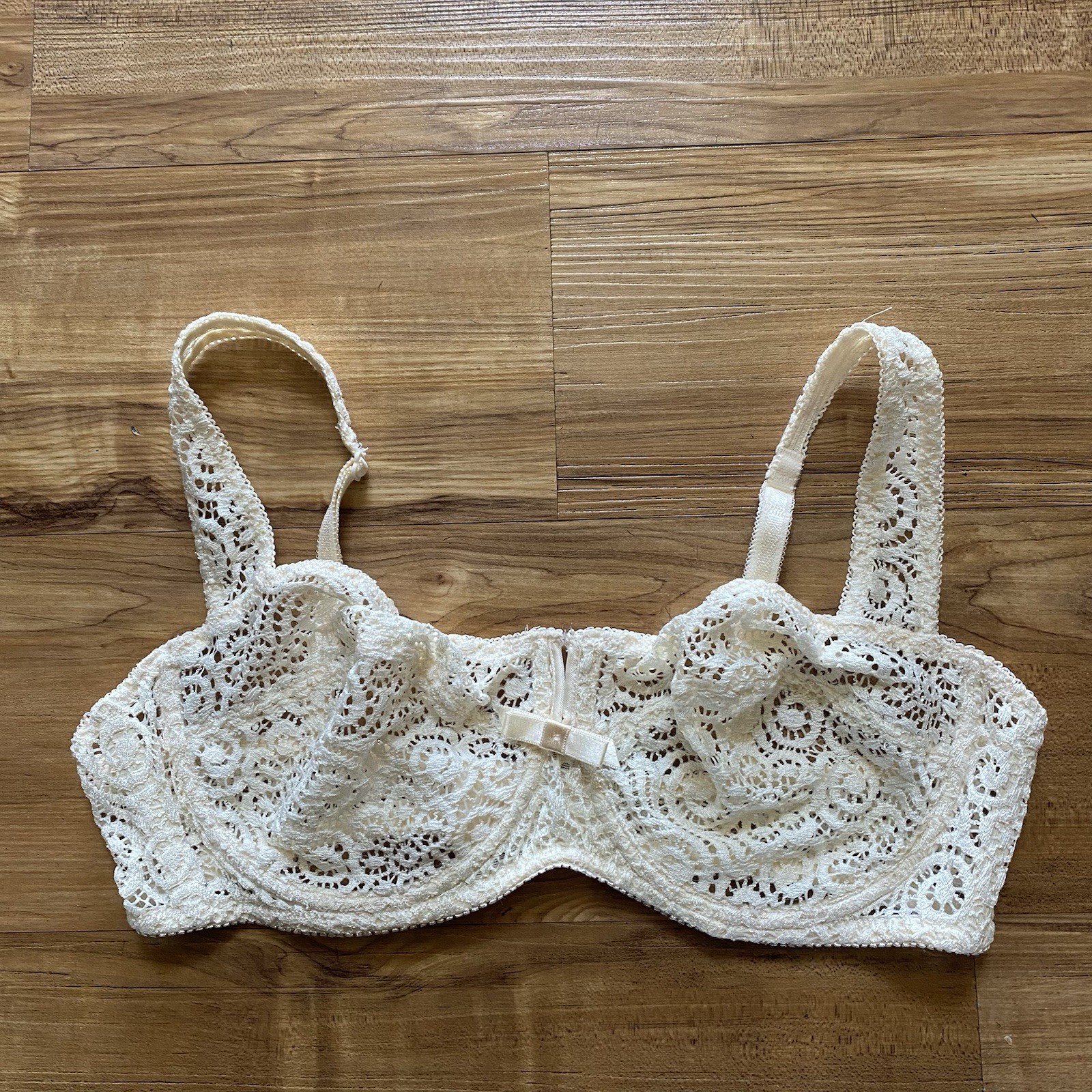 Vintage 80s 90s Victoria’s Secret 36C Ivory Lace Gold Tag Sheer Cut Out Bra