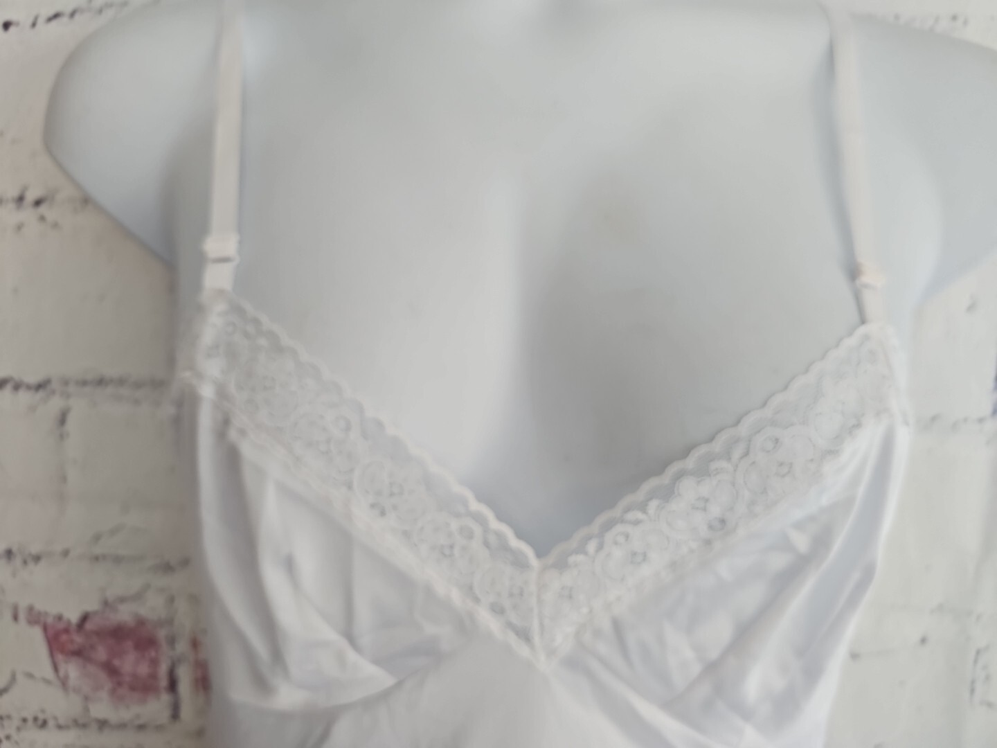 Vassarette Full Slip White Size 22″ 36/42 Satin Nylon Adjustable Straps V-neck