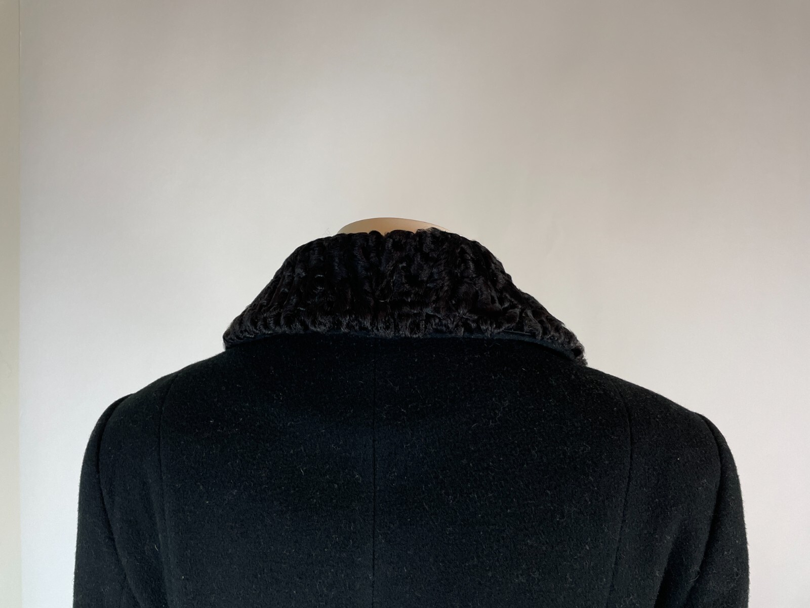 Vintage 80s SCAASI black 100% merino wool + Lamb Fur trim Heavy Coat 4, LINT