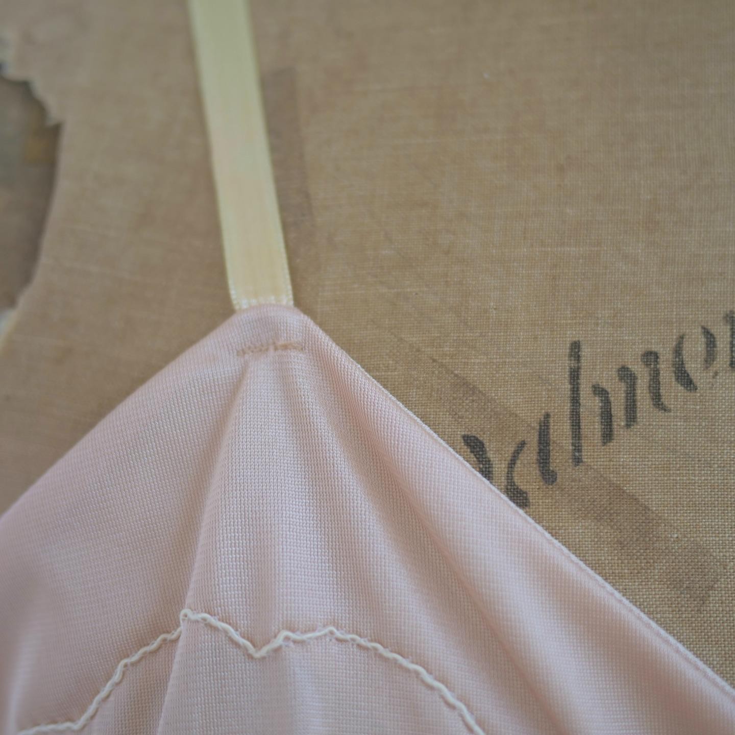 vtg WONDER MAID Nude Nylon Full Slip Dress Scalloped Embroidery USA Mod 36 M/L