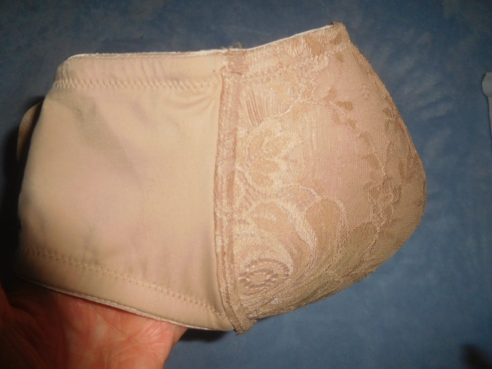 NWOT! DELICATES Nude Beige LACE Padded Plunge Underwire Bra Push Up Inserts 42D