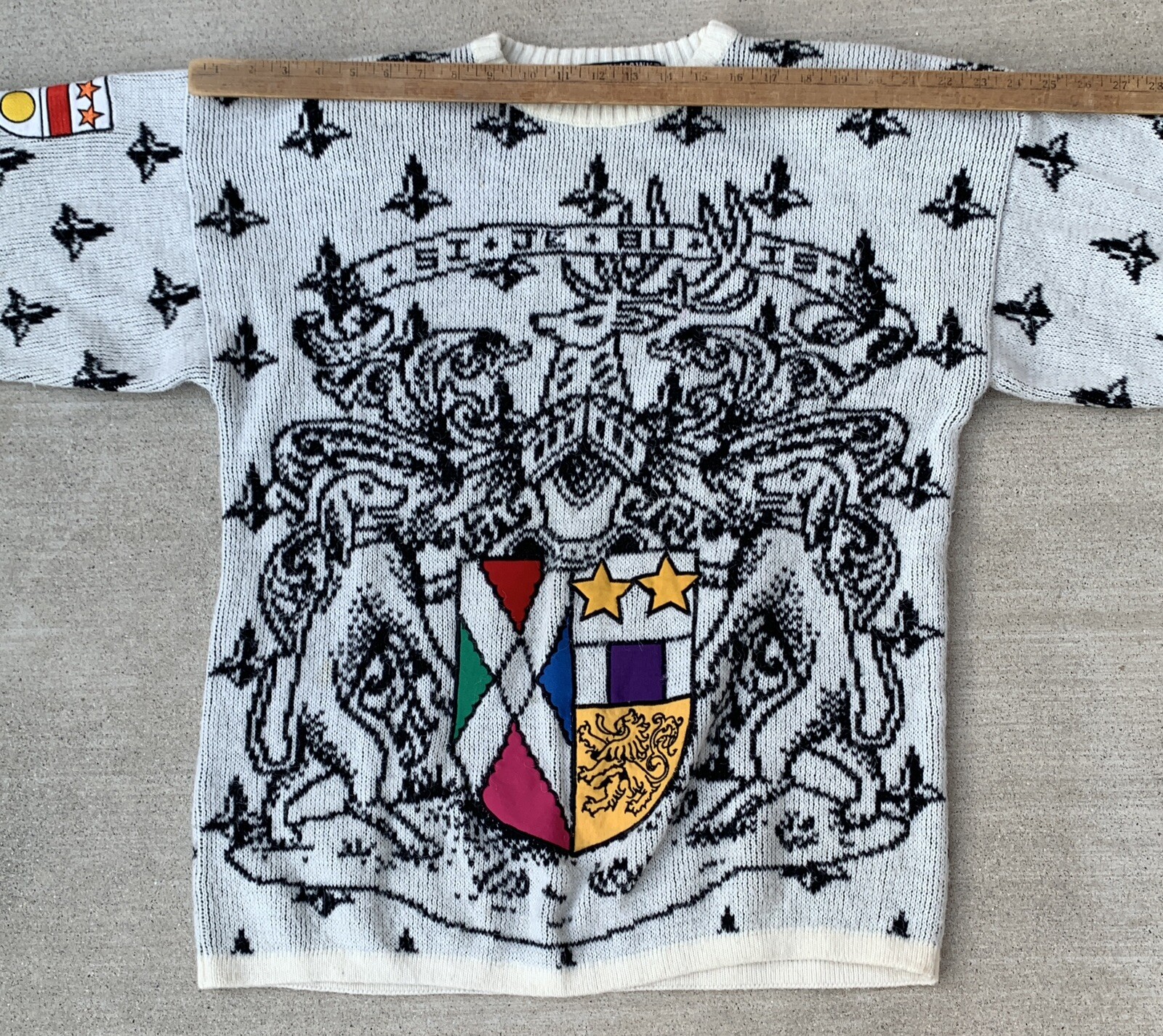 Vintage 1980s Kitty Hawk Heraldic Crest Acrylic Knit Sweater Size S Oversized