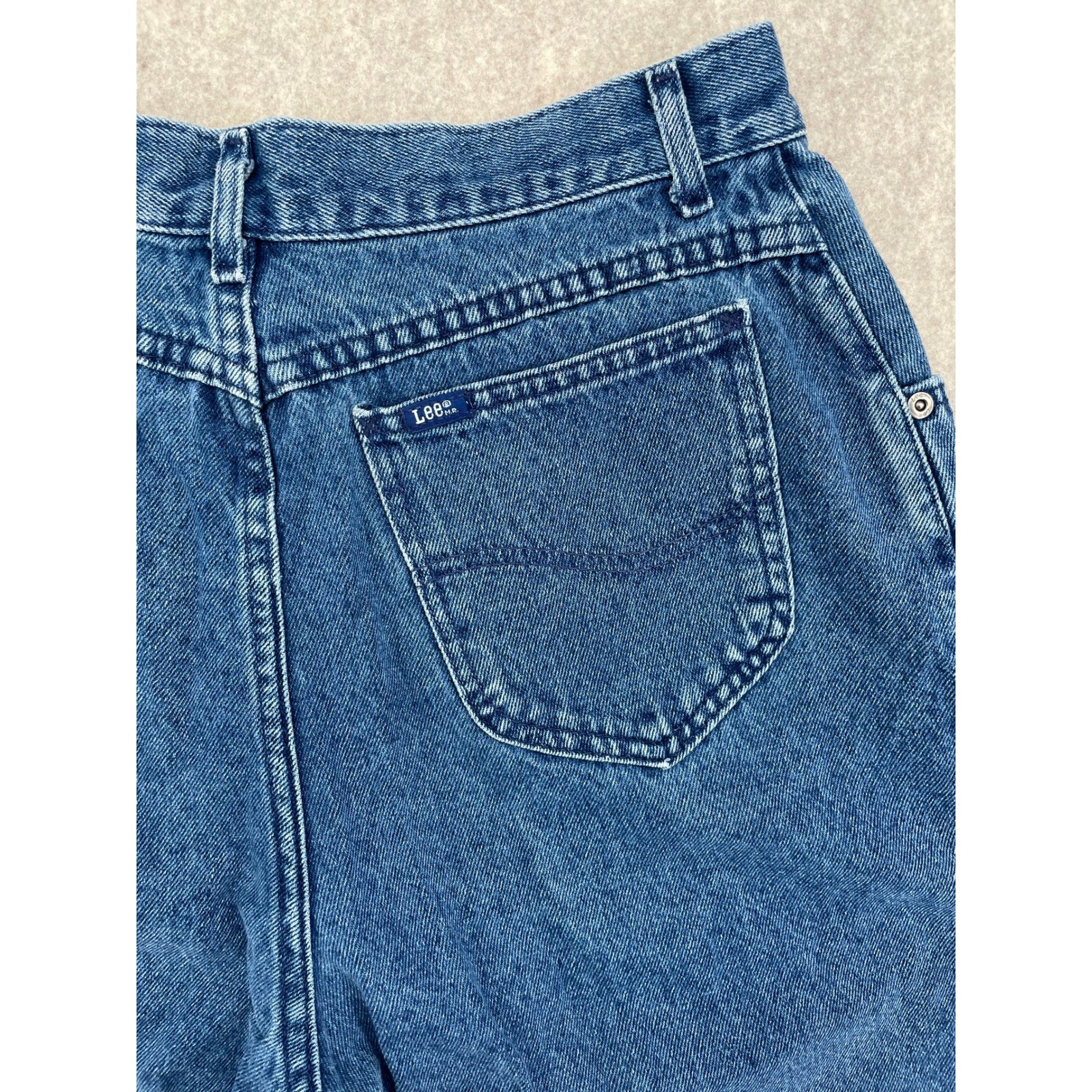 Vintage Lee Mom Jeans Blue Relaxed Fit Tapered Leg Denim Classic 90s USA 30×28