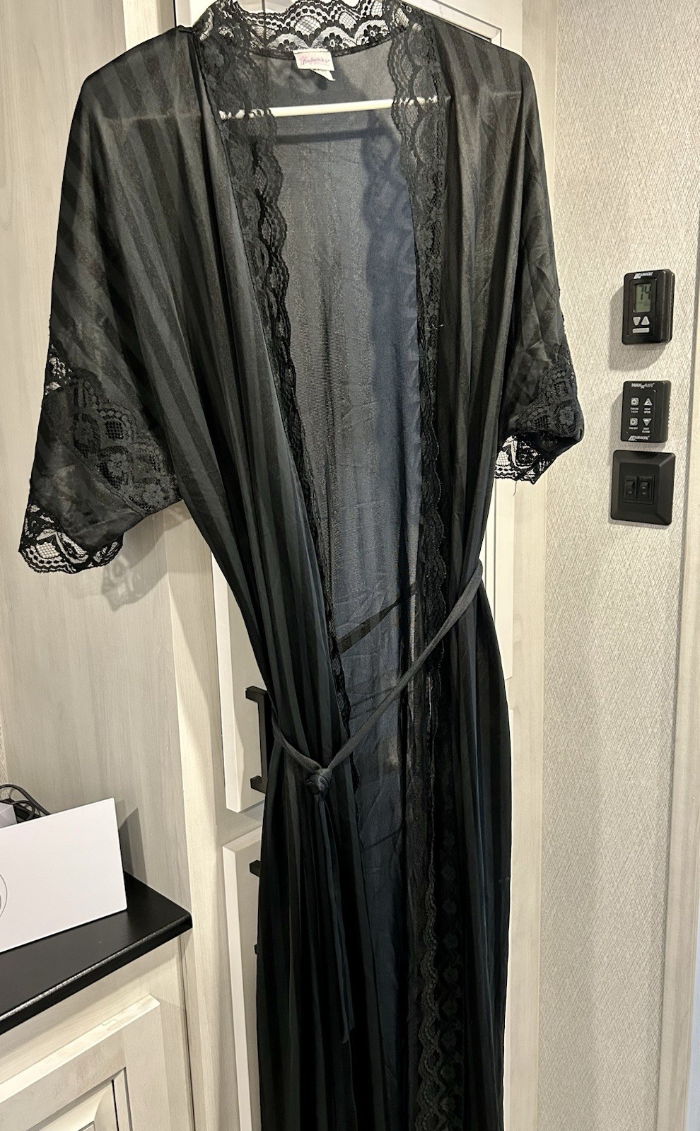 Fredericks of Hollywood Black Lace Satin Robe Womens Medium Lingerie Boudoir
